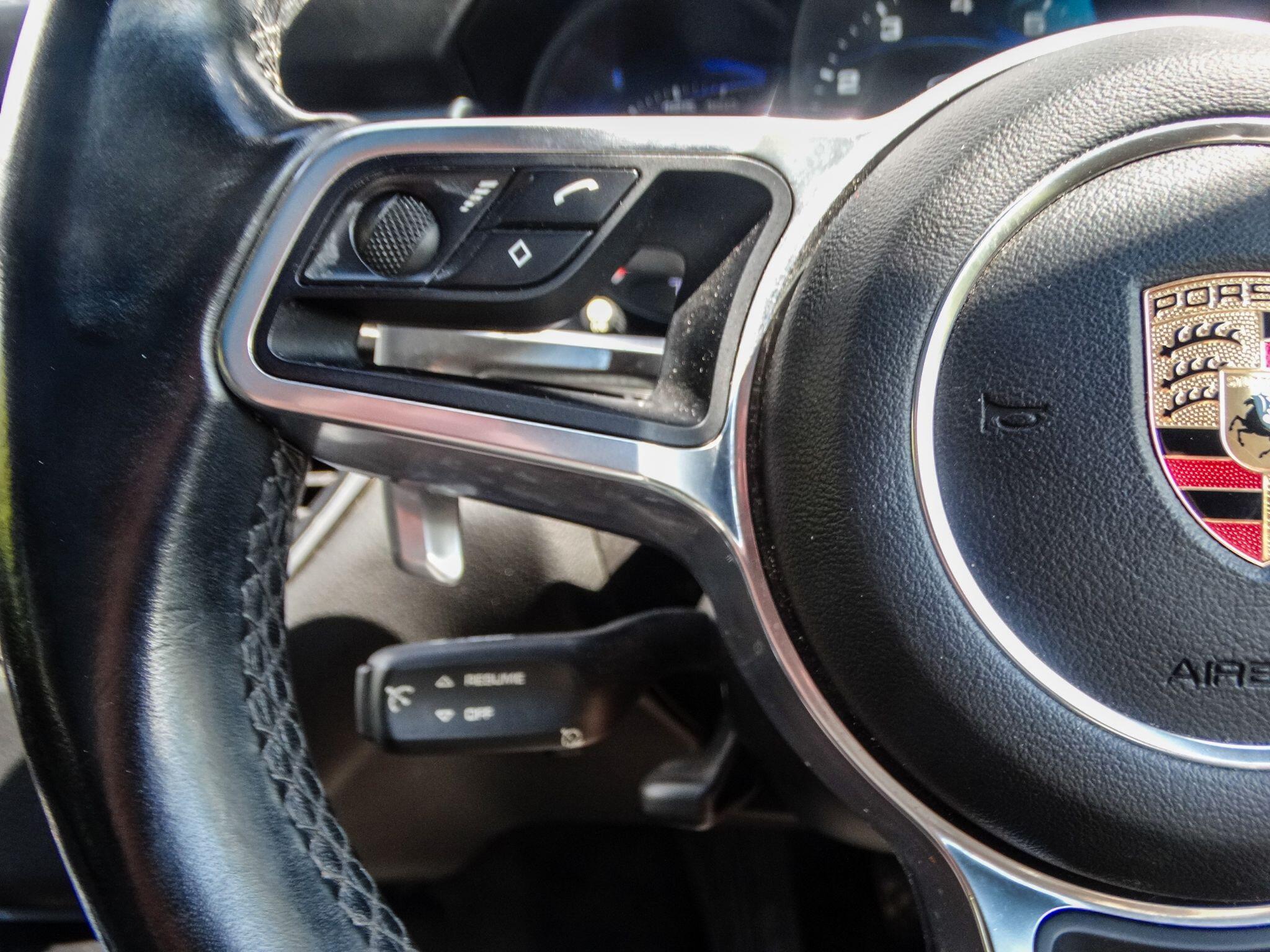 Porsche Macan view 27