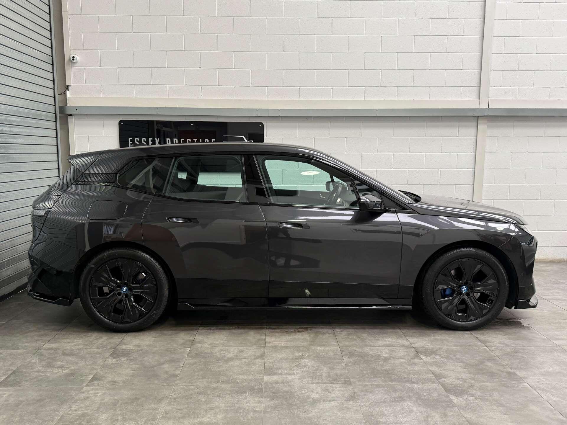 BMW Ix view 4