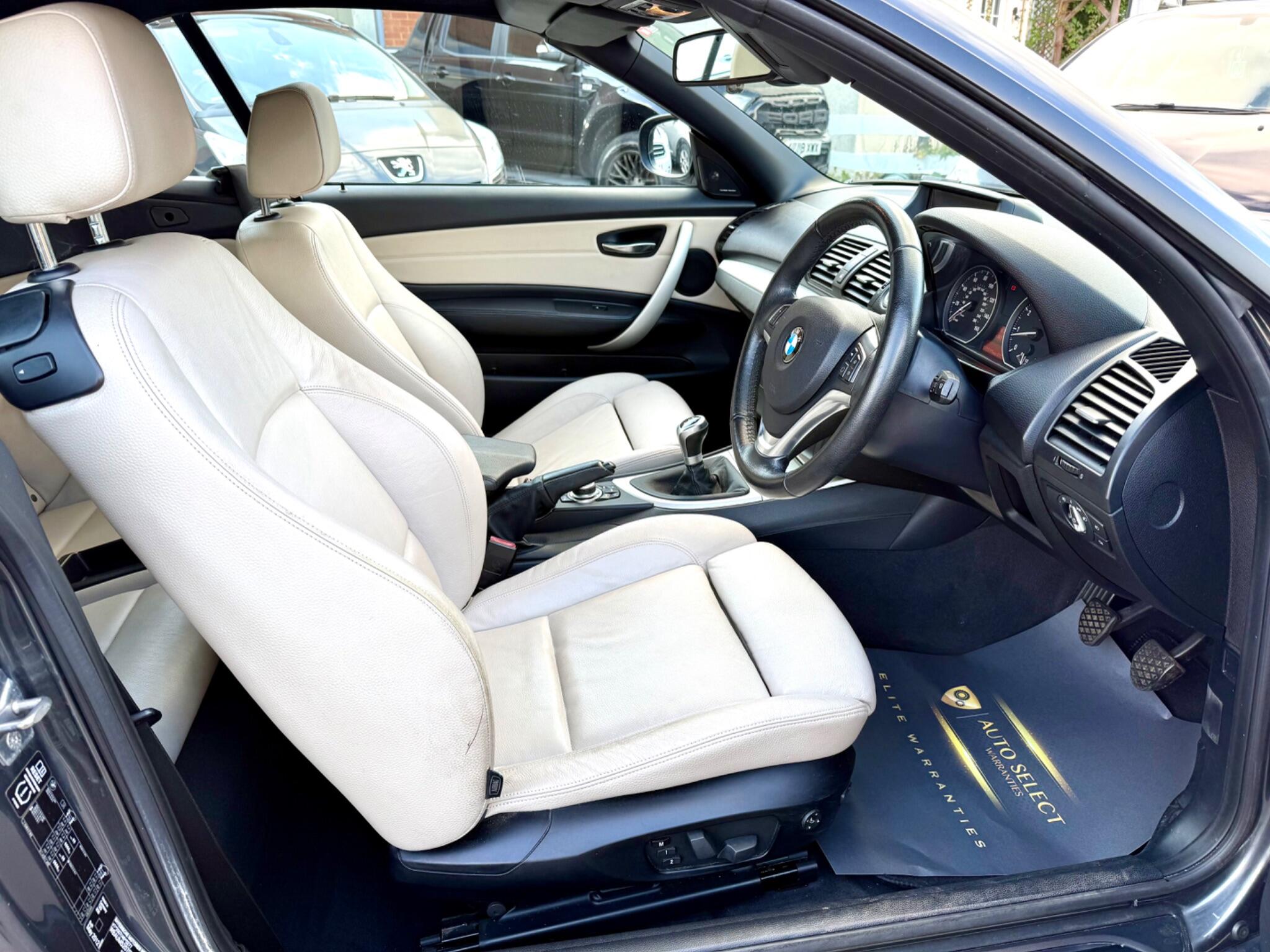 2012 BMW 1 Series image 24