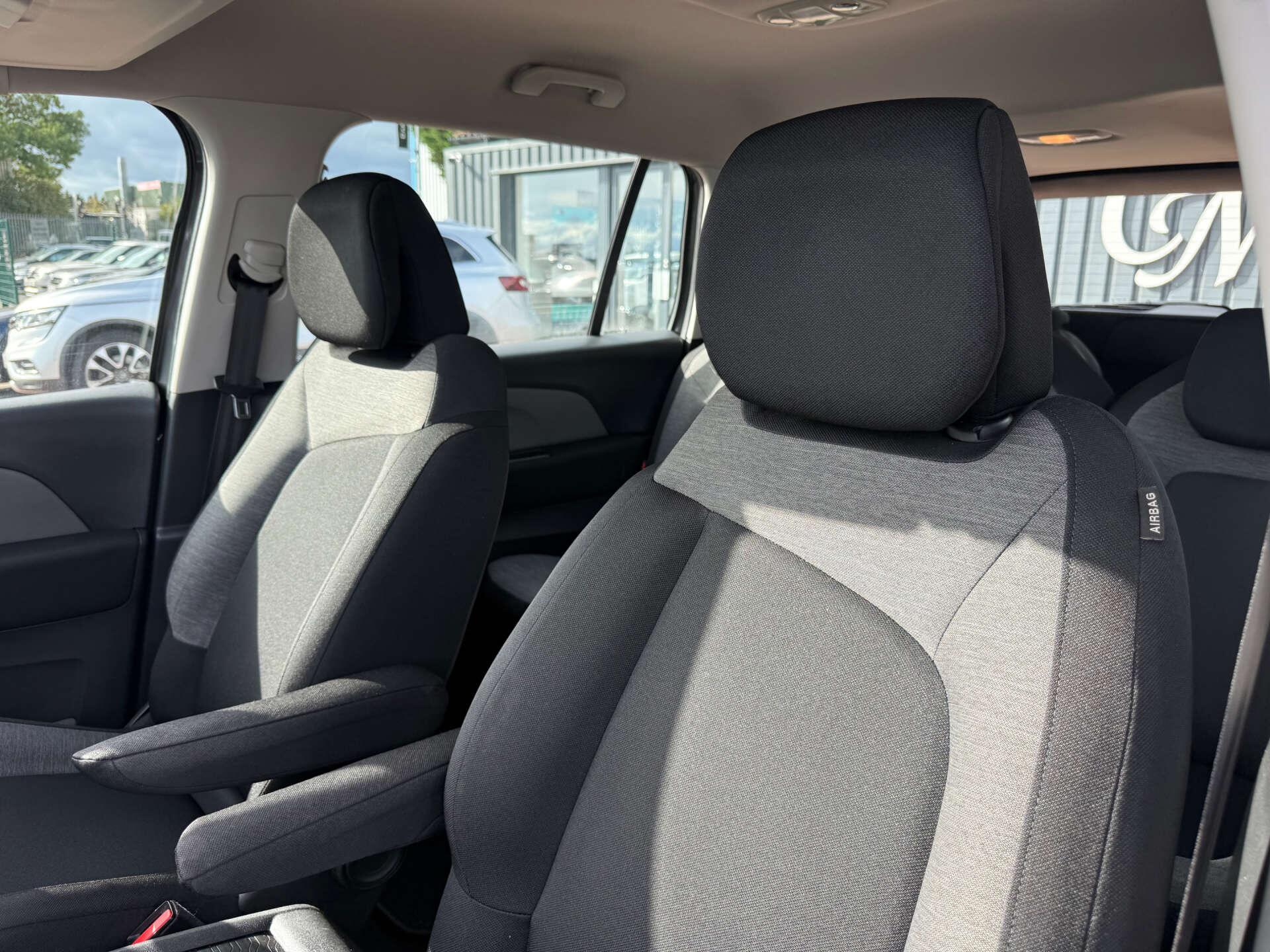 Citroen Grand C4 Picasso view 75