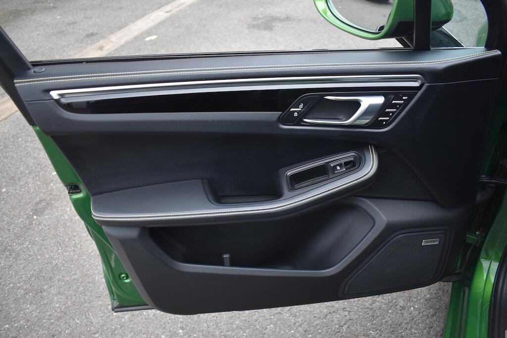Porsche Macan view 50