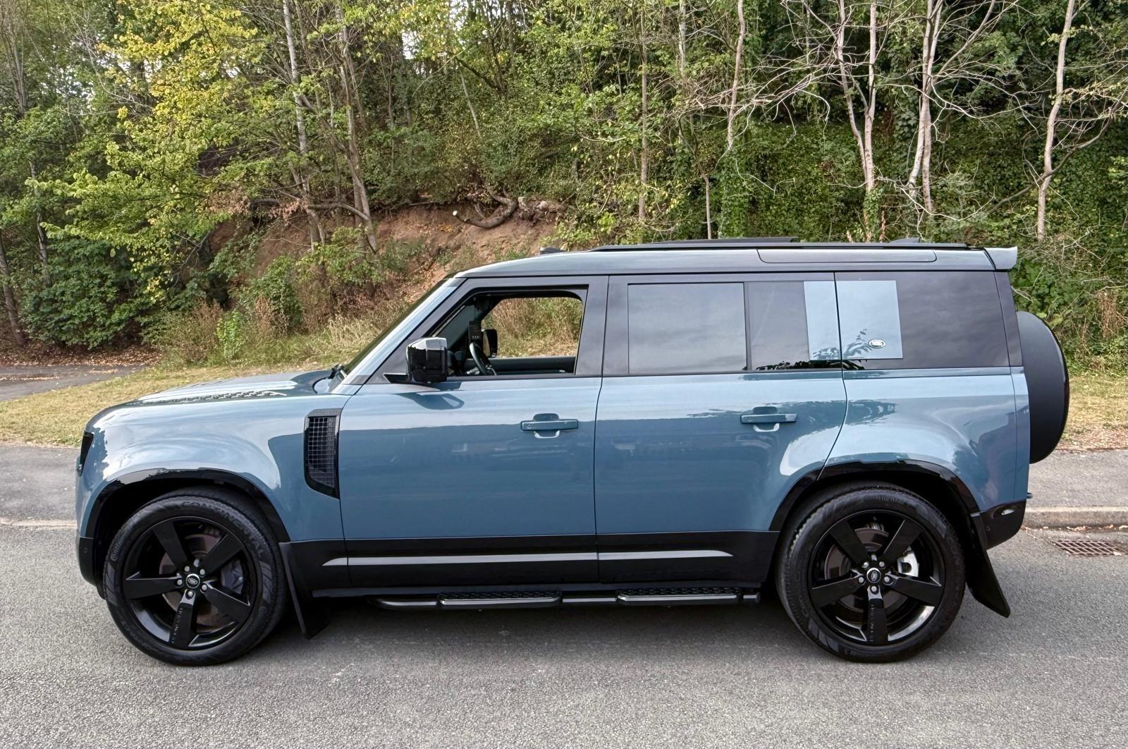 Land Rover Defender view 4