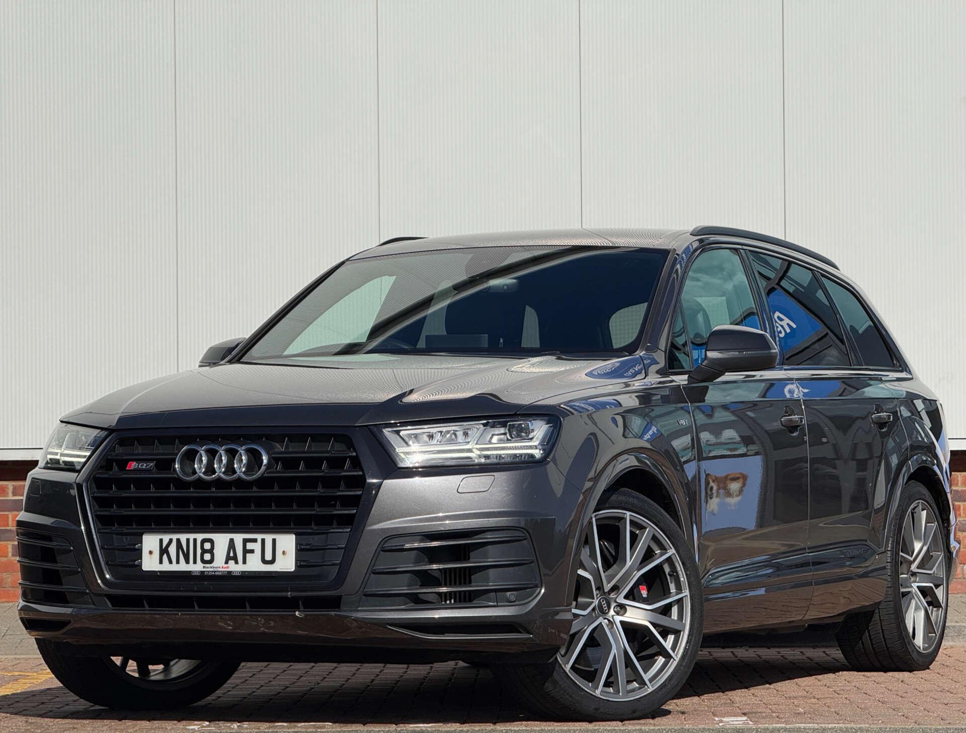 Audi SQ7 view 3
