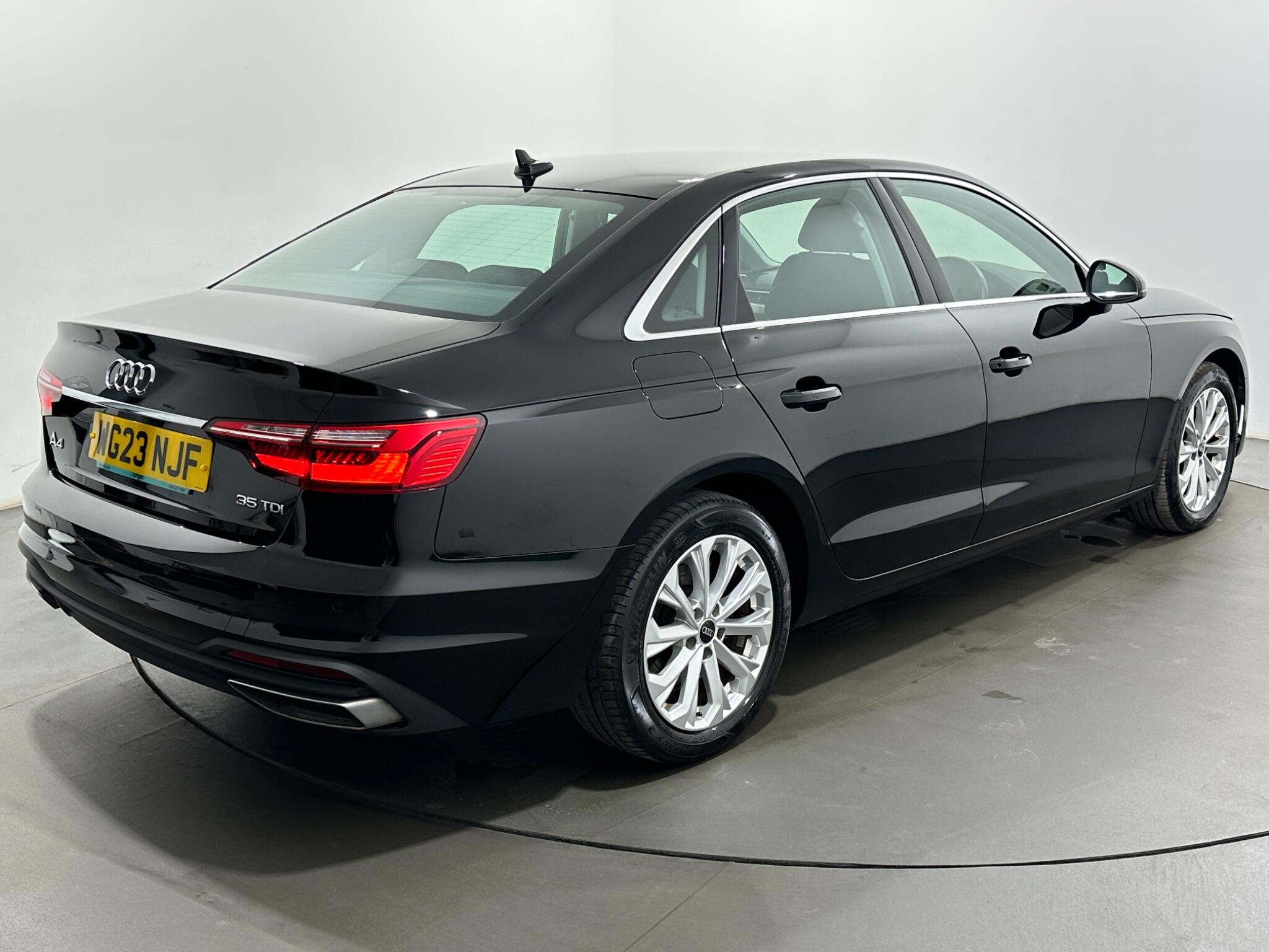 Audi A4 view 52