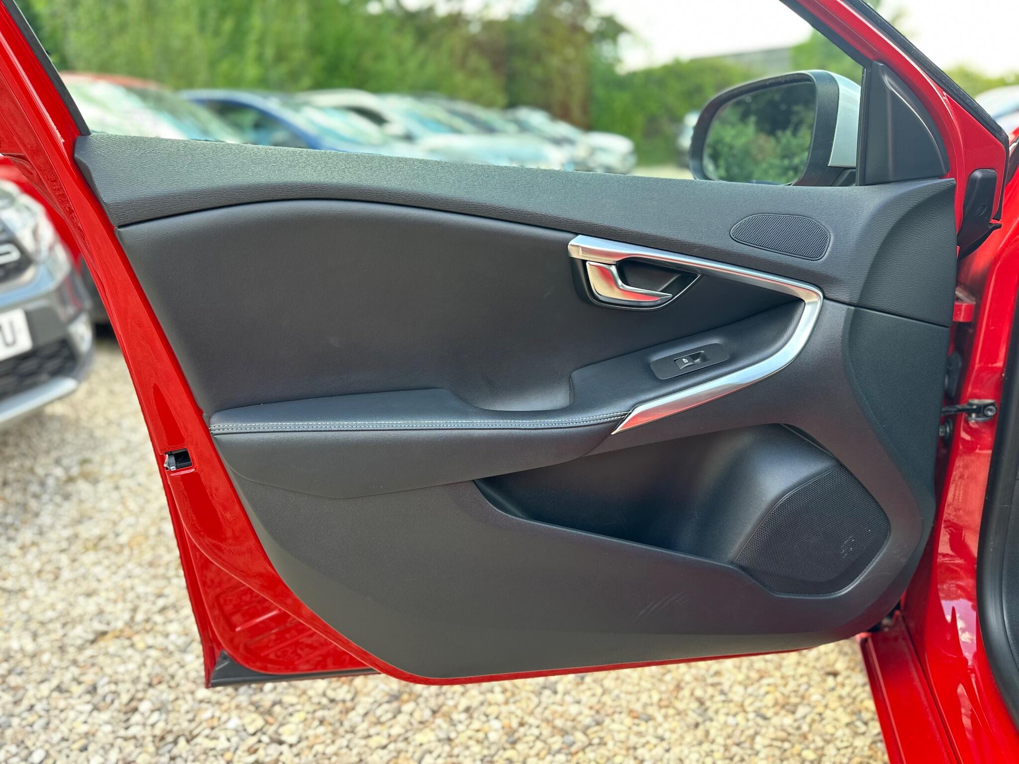 Volvo V40 view 52
