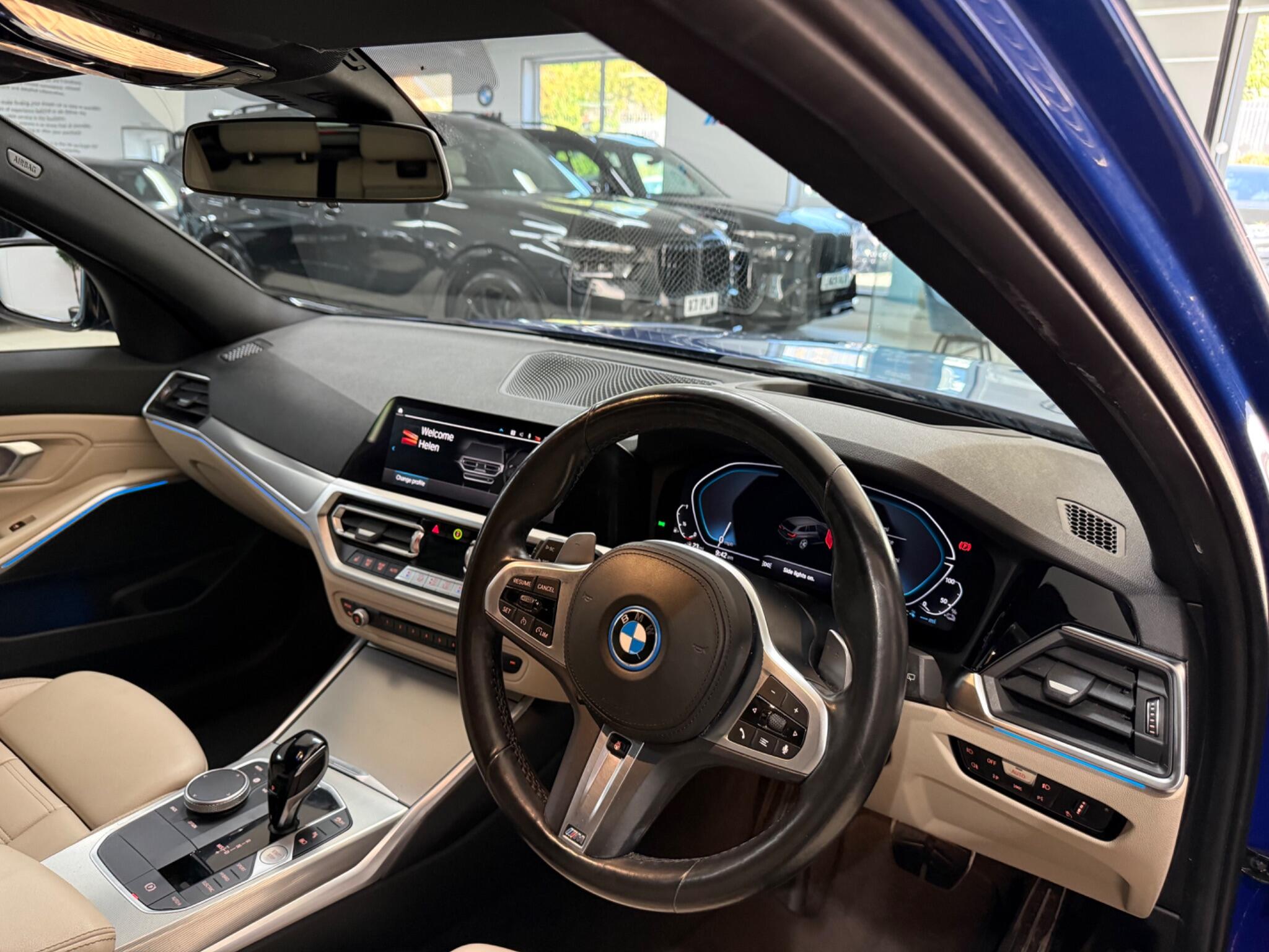 BMW 3 Series view 33