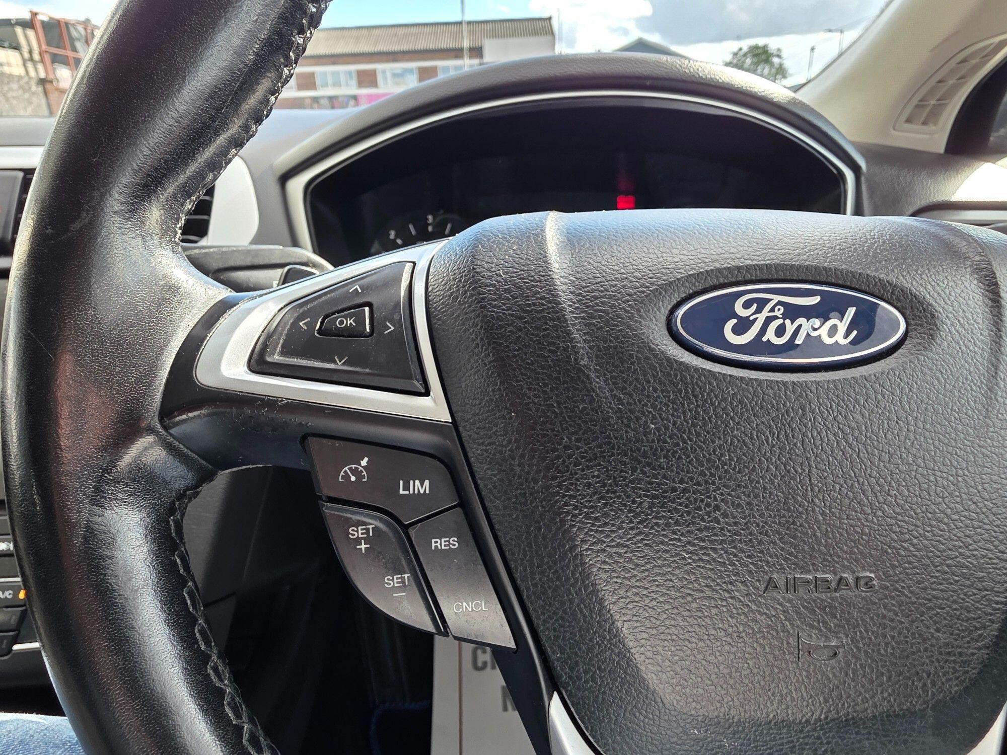 Ford Mondeo view 33