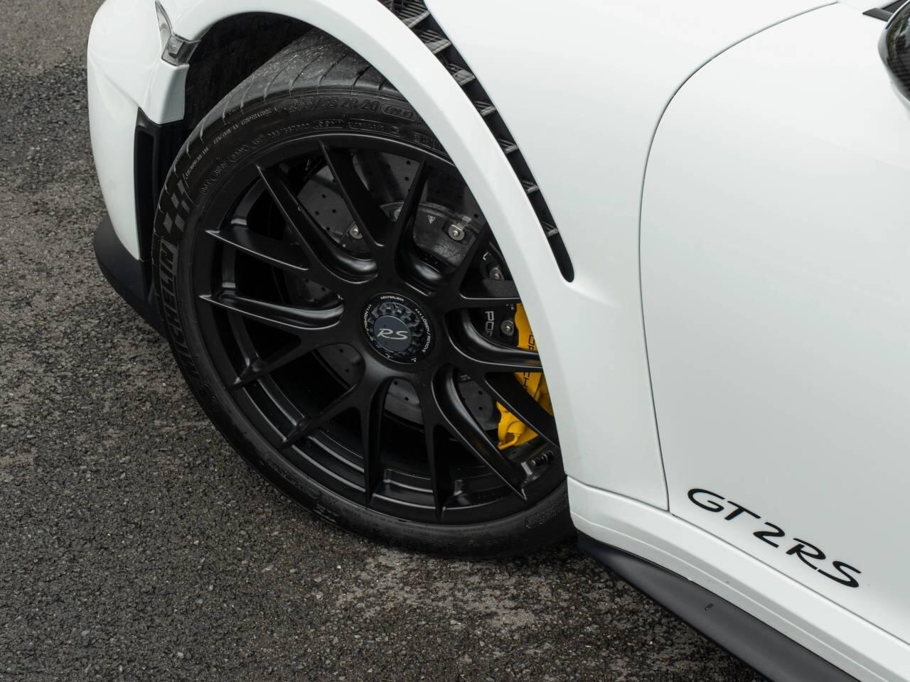 Porsche 911 view 25