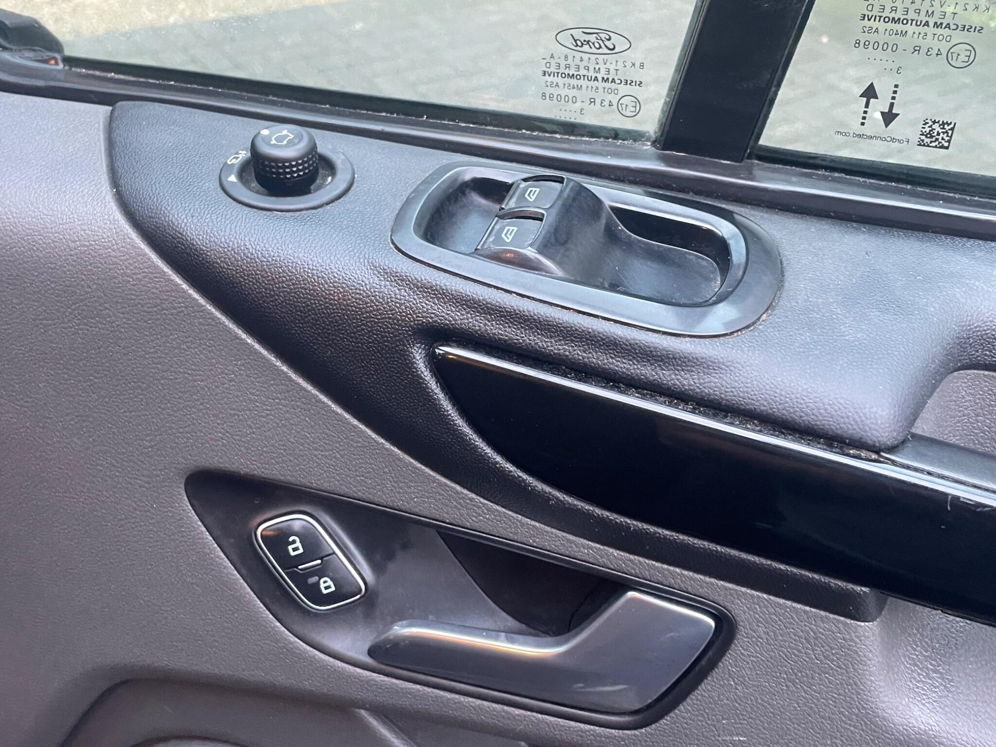 2019 Ford Transit Custom 2.0 320 EcoBlue Limited Crew Van L2 H1 Euro 6 (s/s) 5dr (6 Seat) • 99,861 miles image 9