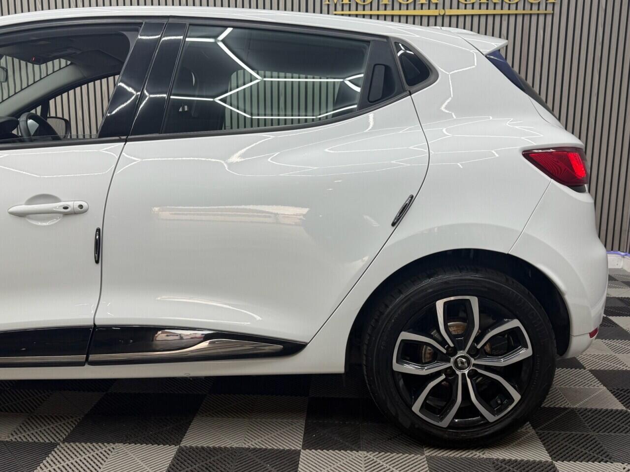 Renault Clio view 27