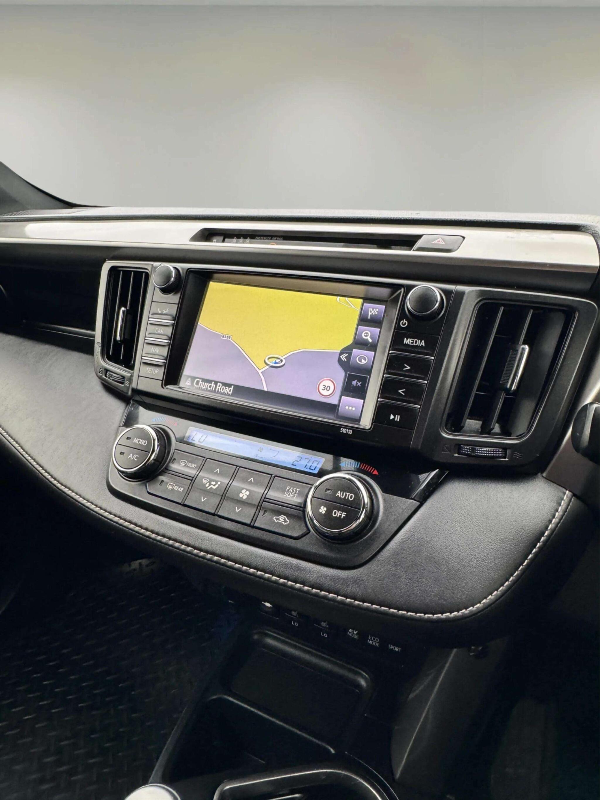 Toyota Rav4 view 8