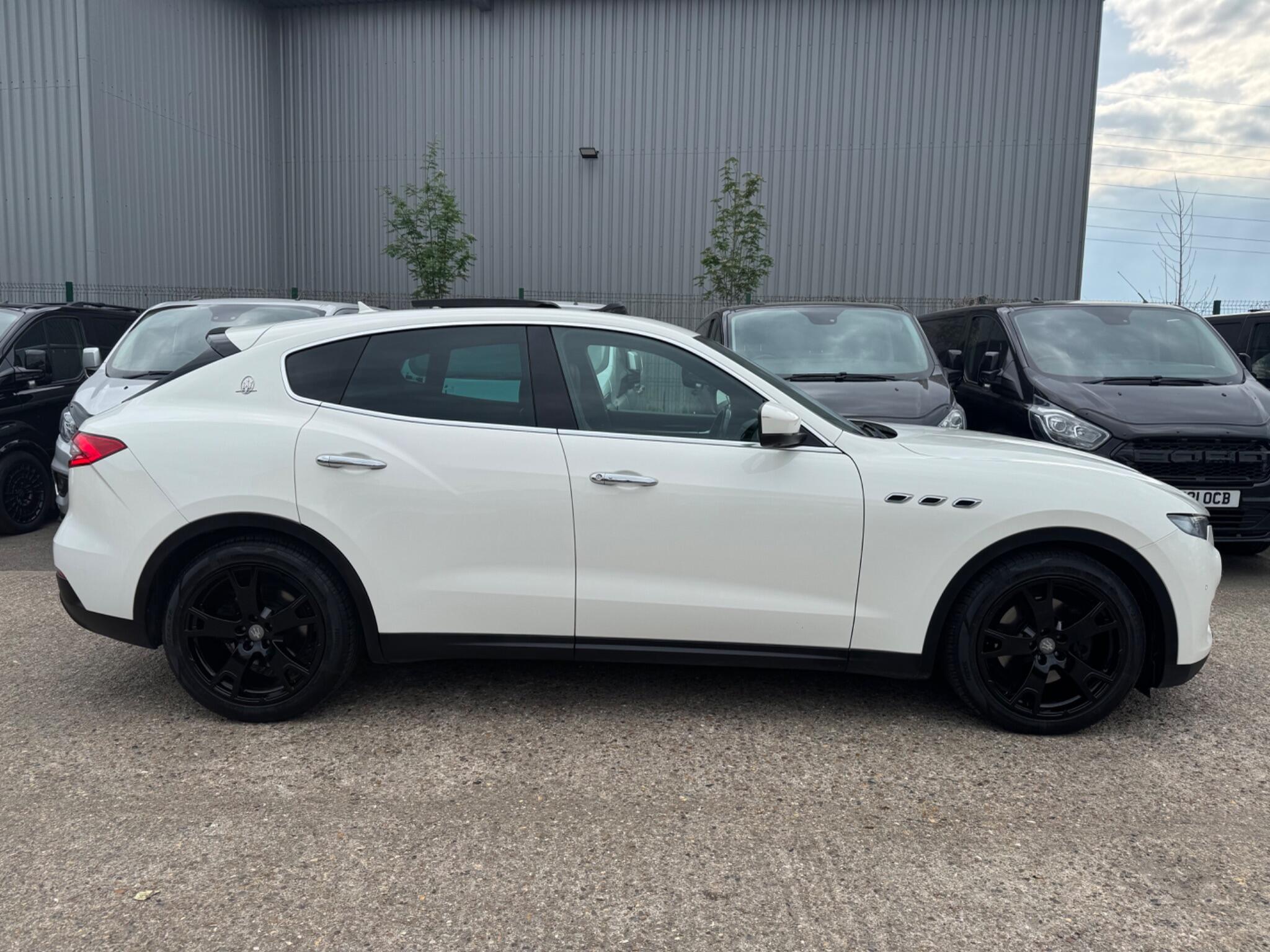 Maserati Levante view 13