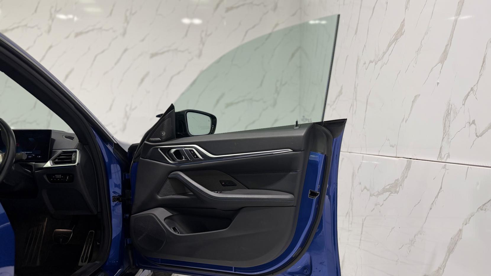 BMW i4 view 34