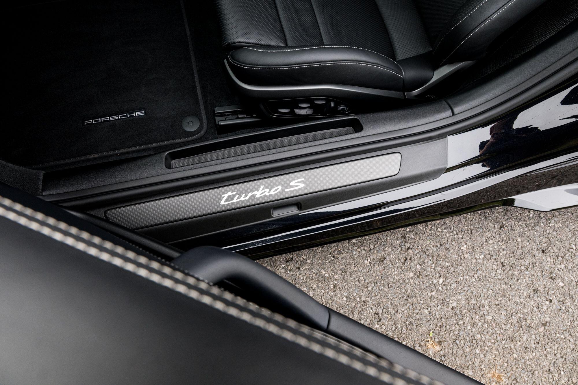 Porsche 911 view 45