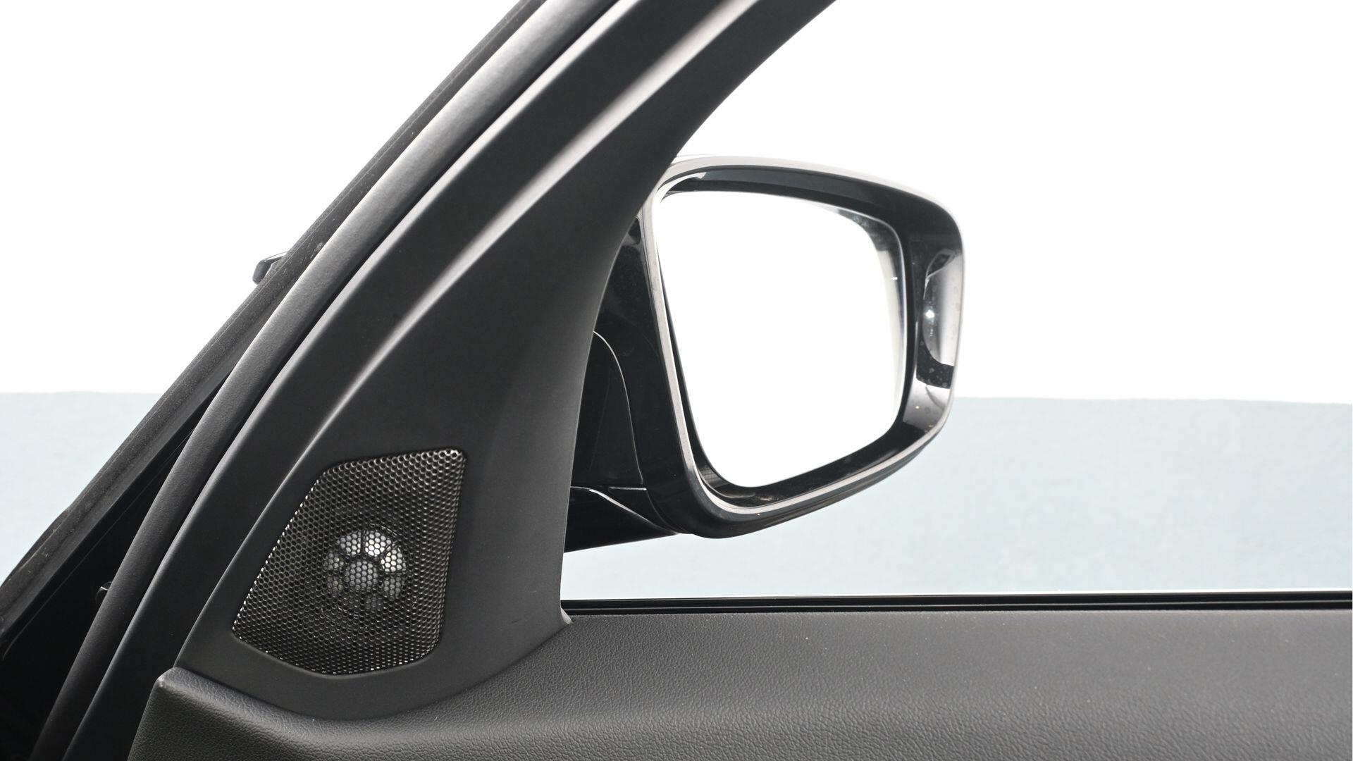 BMW 3 Series view 20