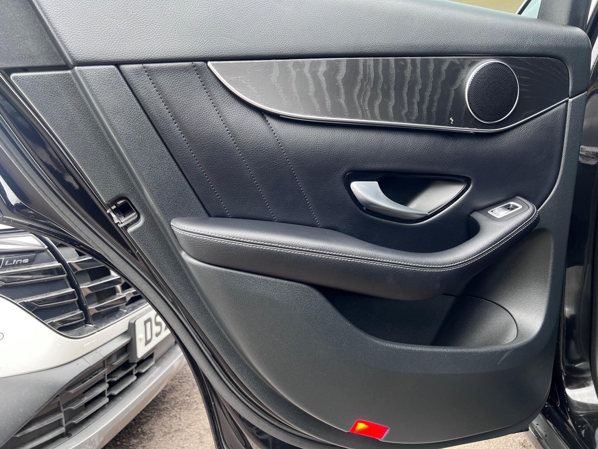 Mercedes-Benz GLC view 31