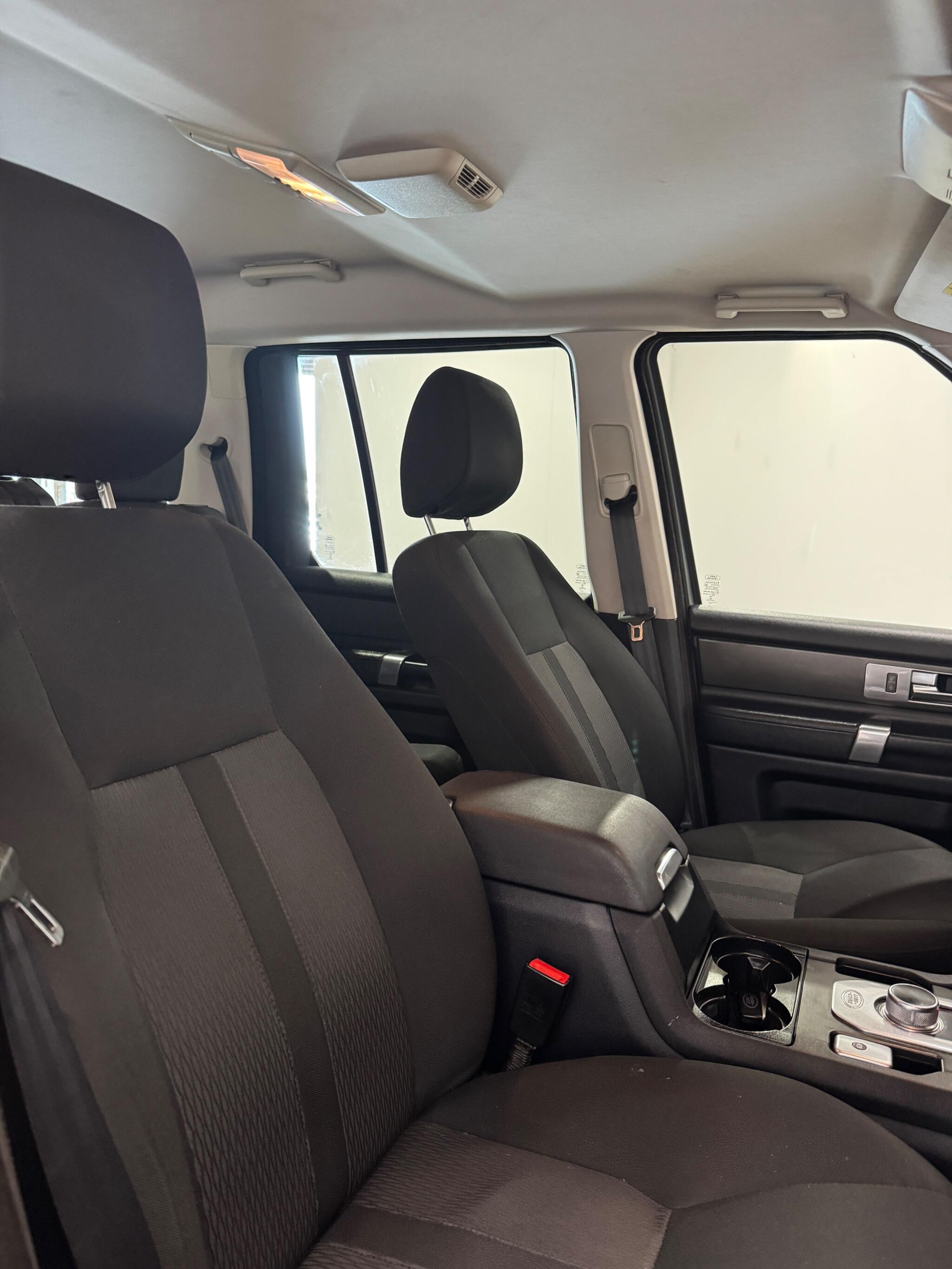 Land Rover Discovery view 9