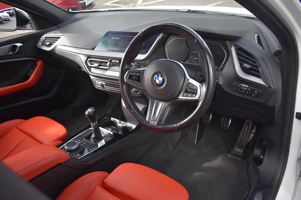 BMW 1 Series view 11