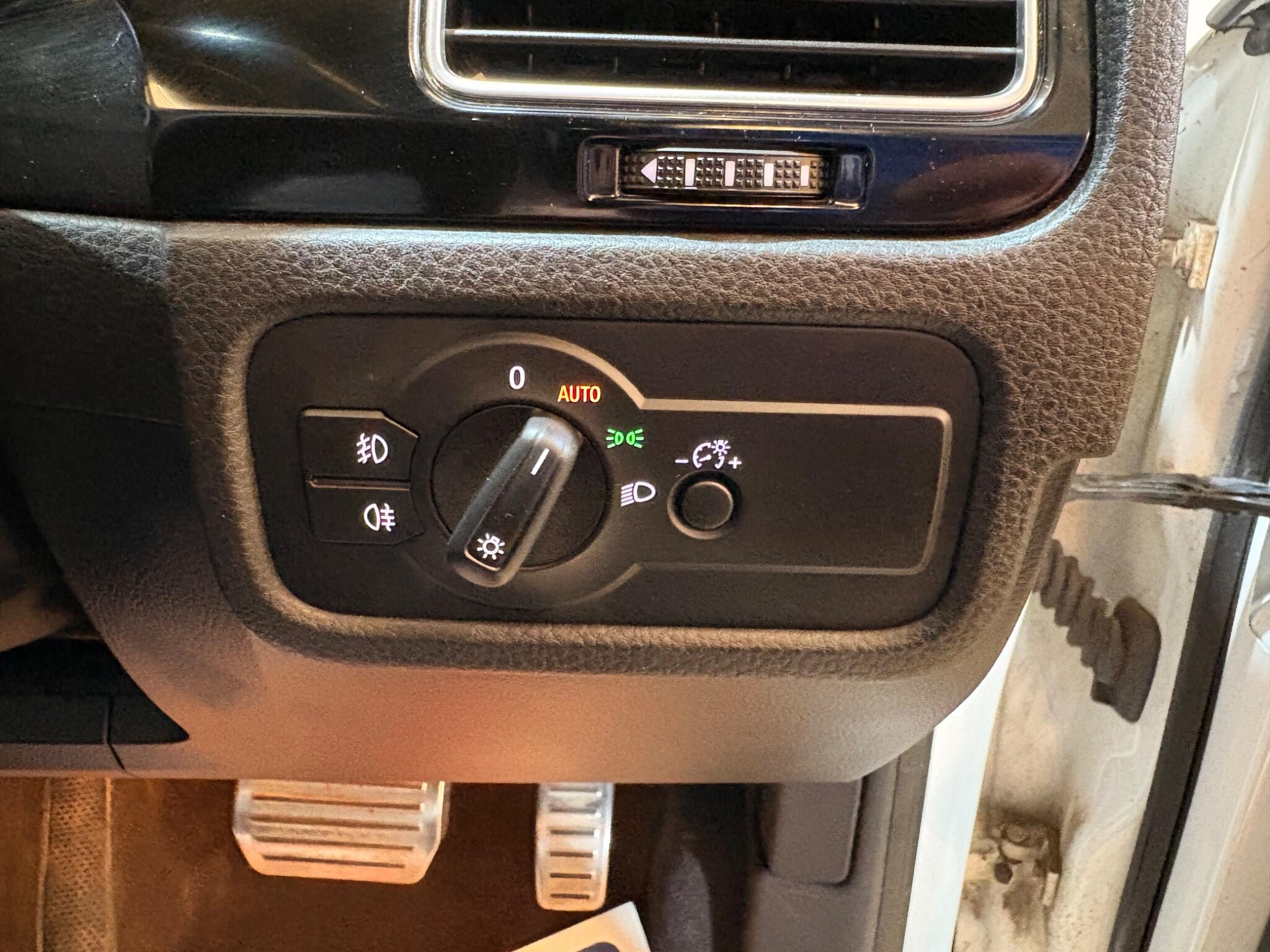 Volkswagen Touareg view 80