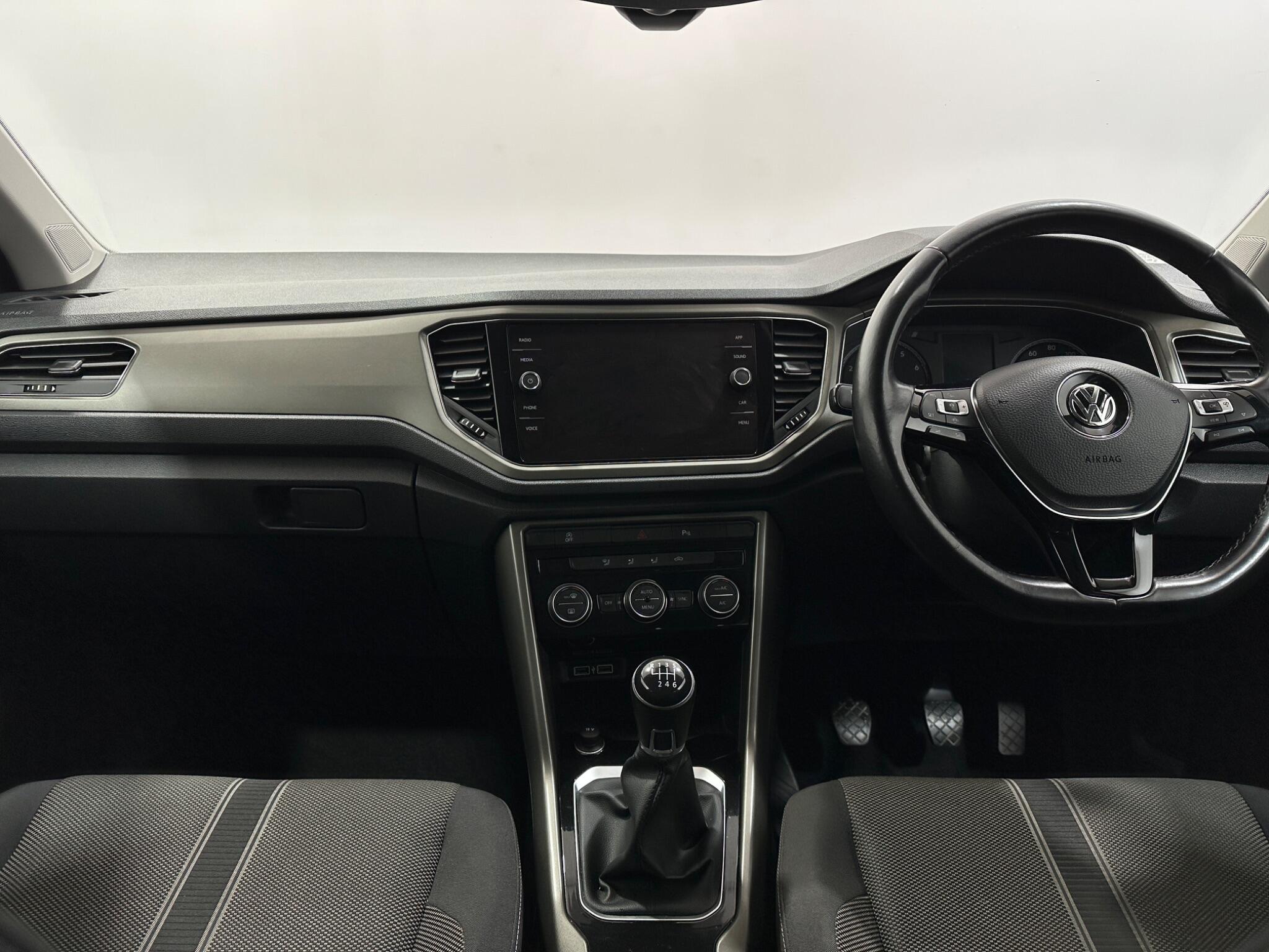 Volkswagen T-Roc view 18