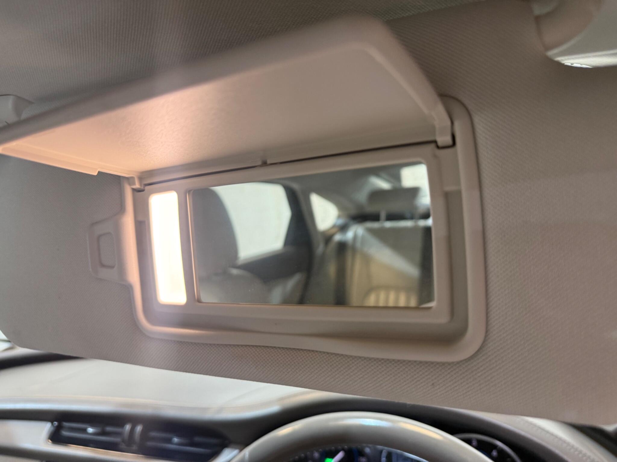Jaguar XF view 70