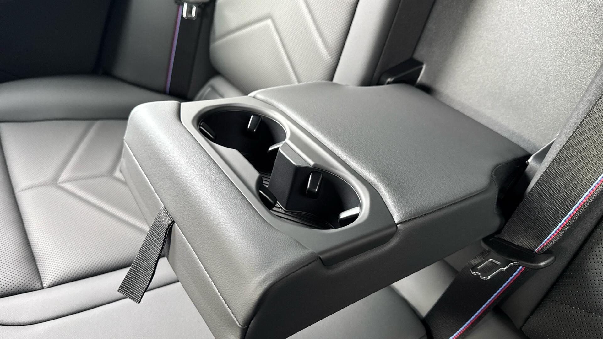 BMW 5 Series view 27