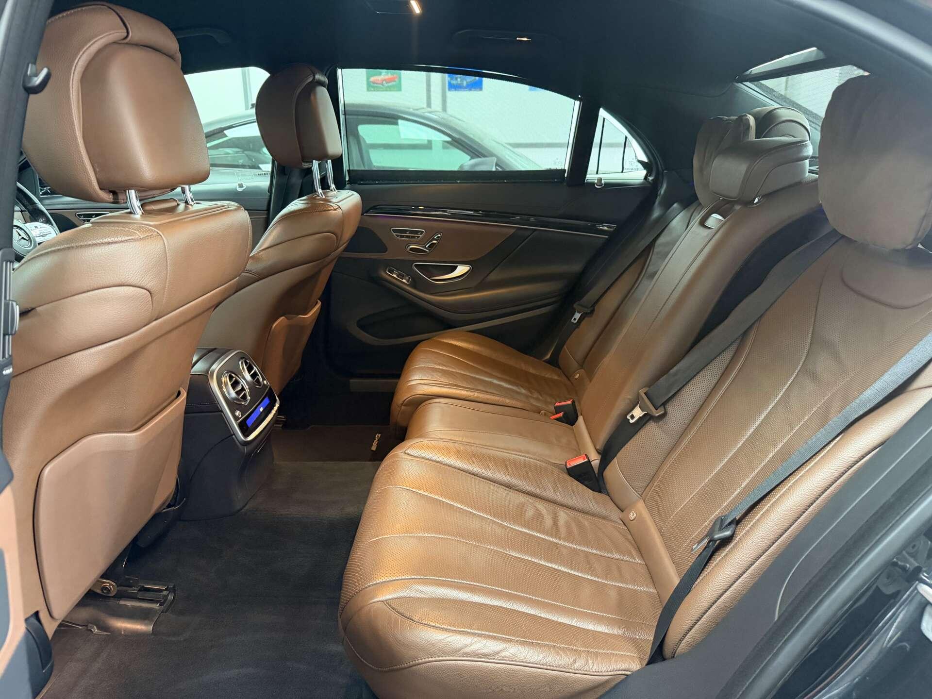 Mercedes-Benz S-Class view 32