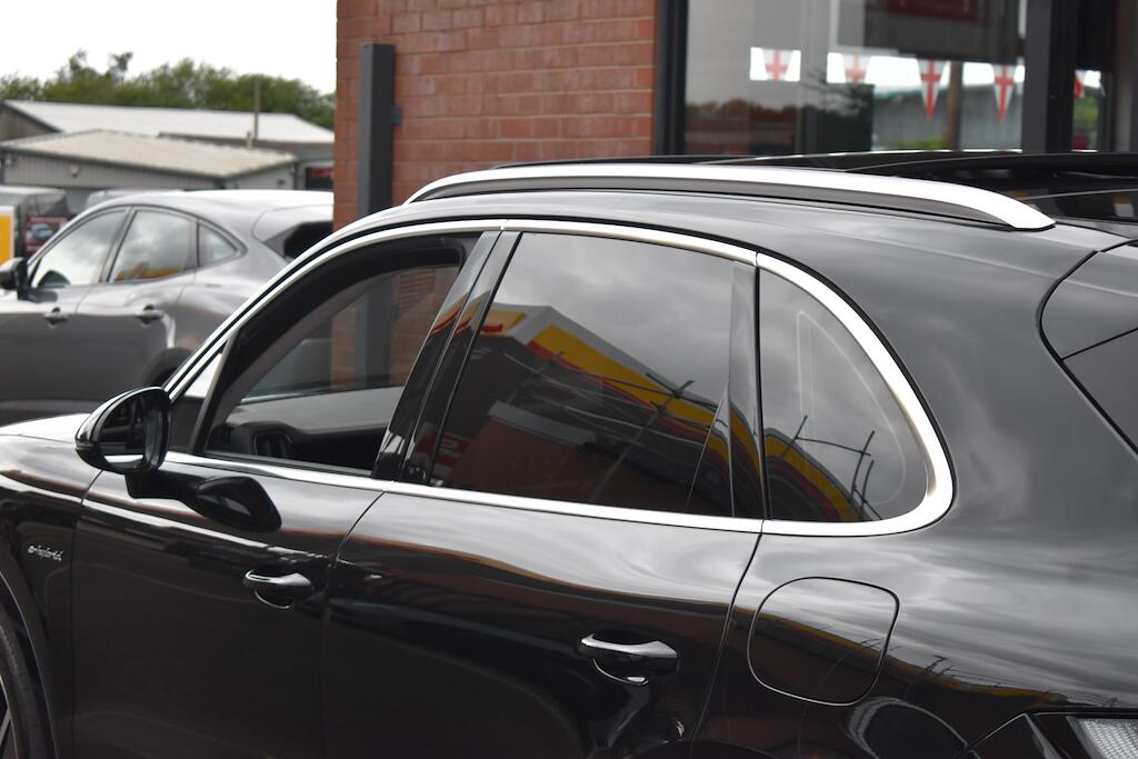 Porsche Cayenne view 29