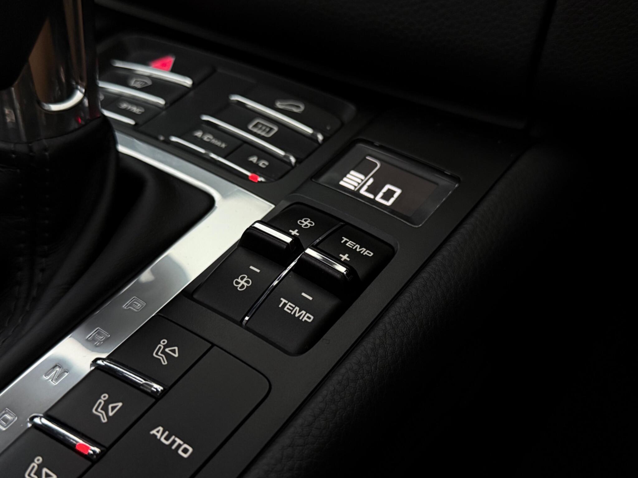 Porsche Macan view 37