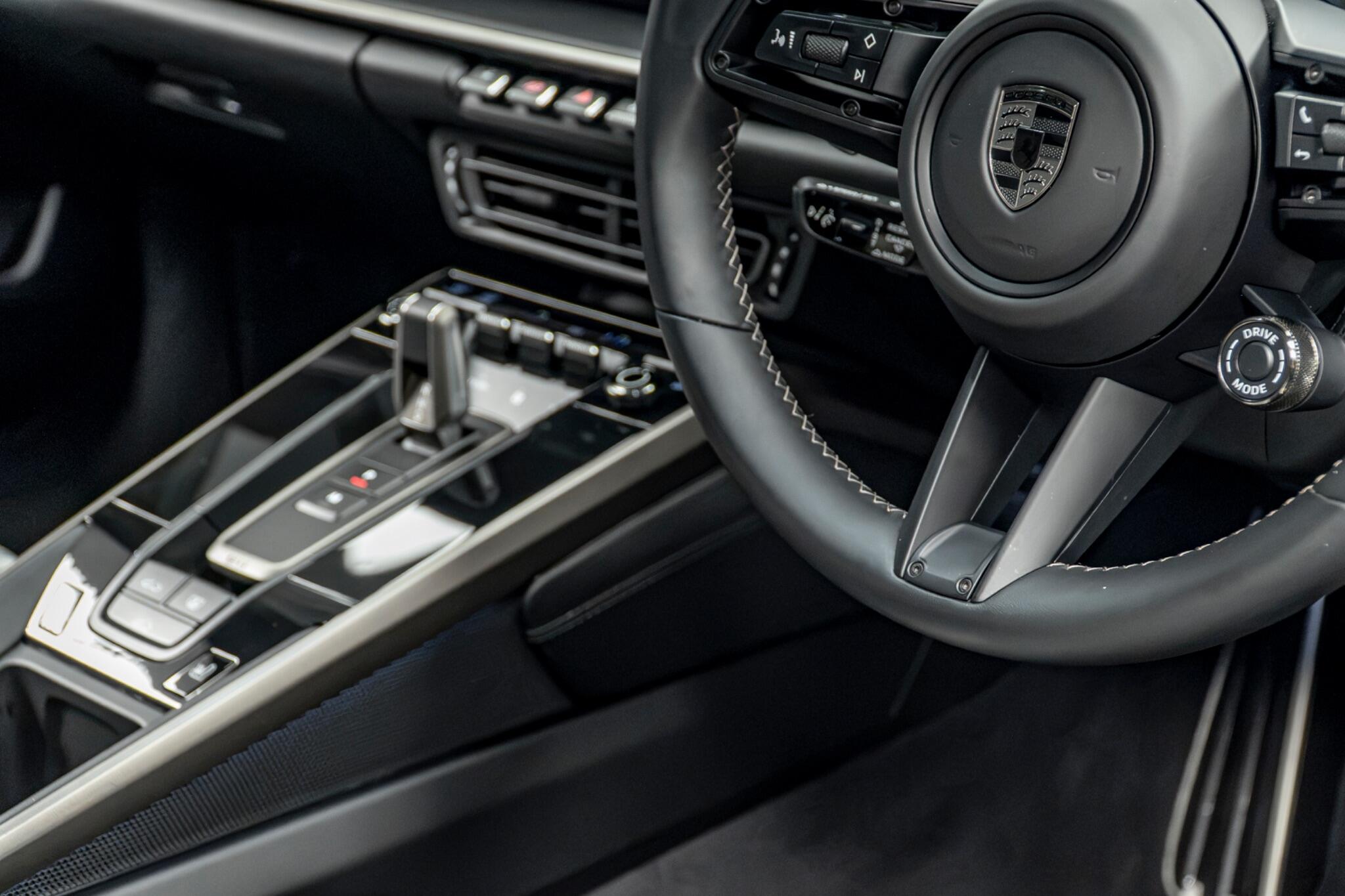 Porsche 911 view 39