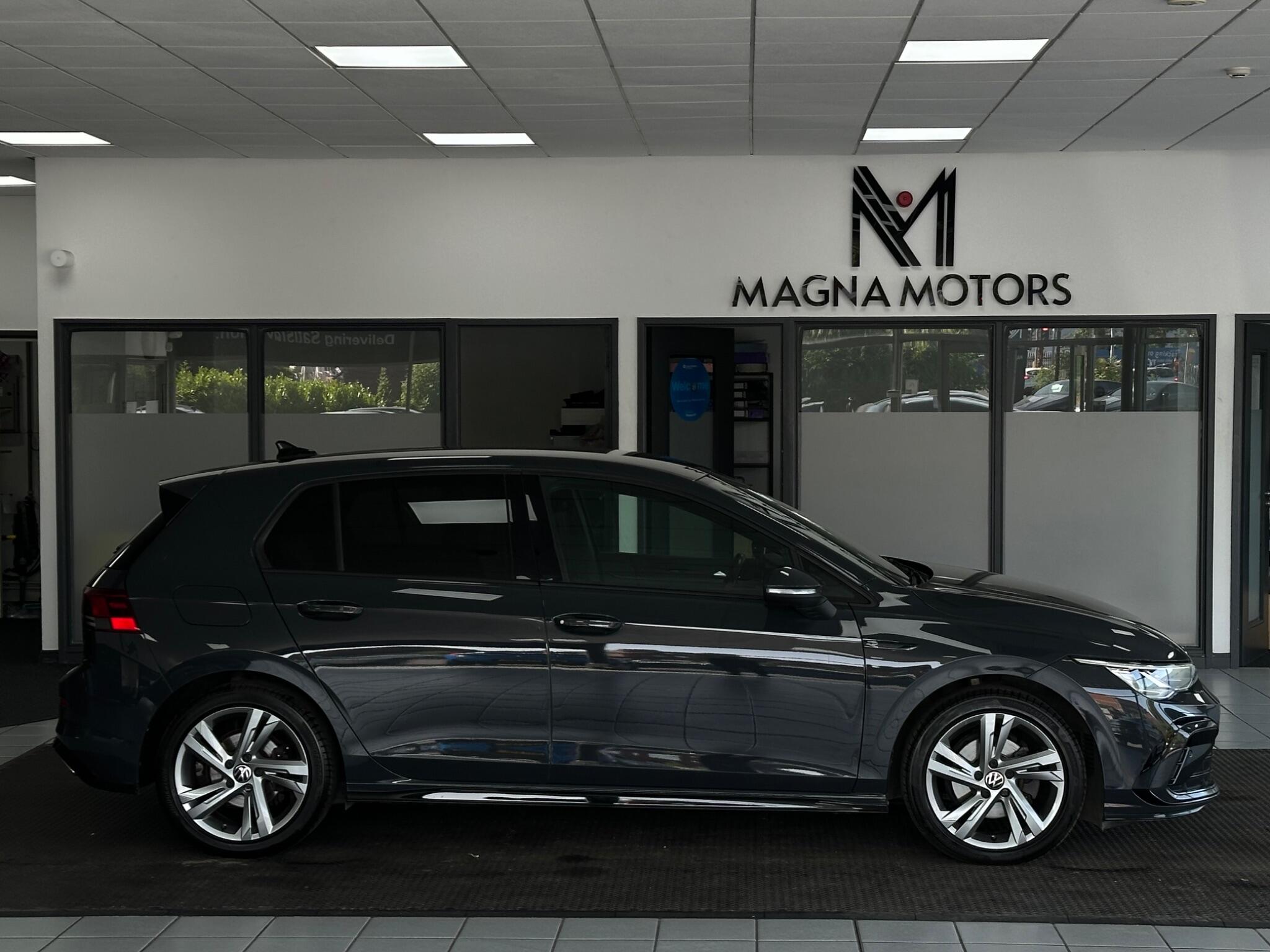 Volkswagen Golf view 4