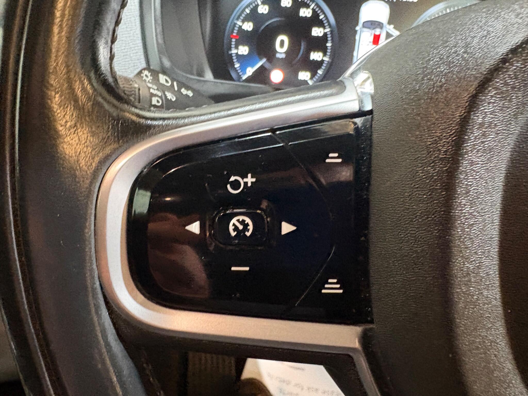 Volvo XC90 view 32