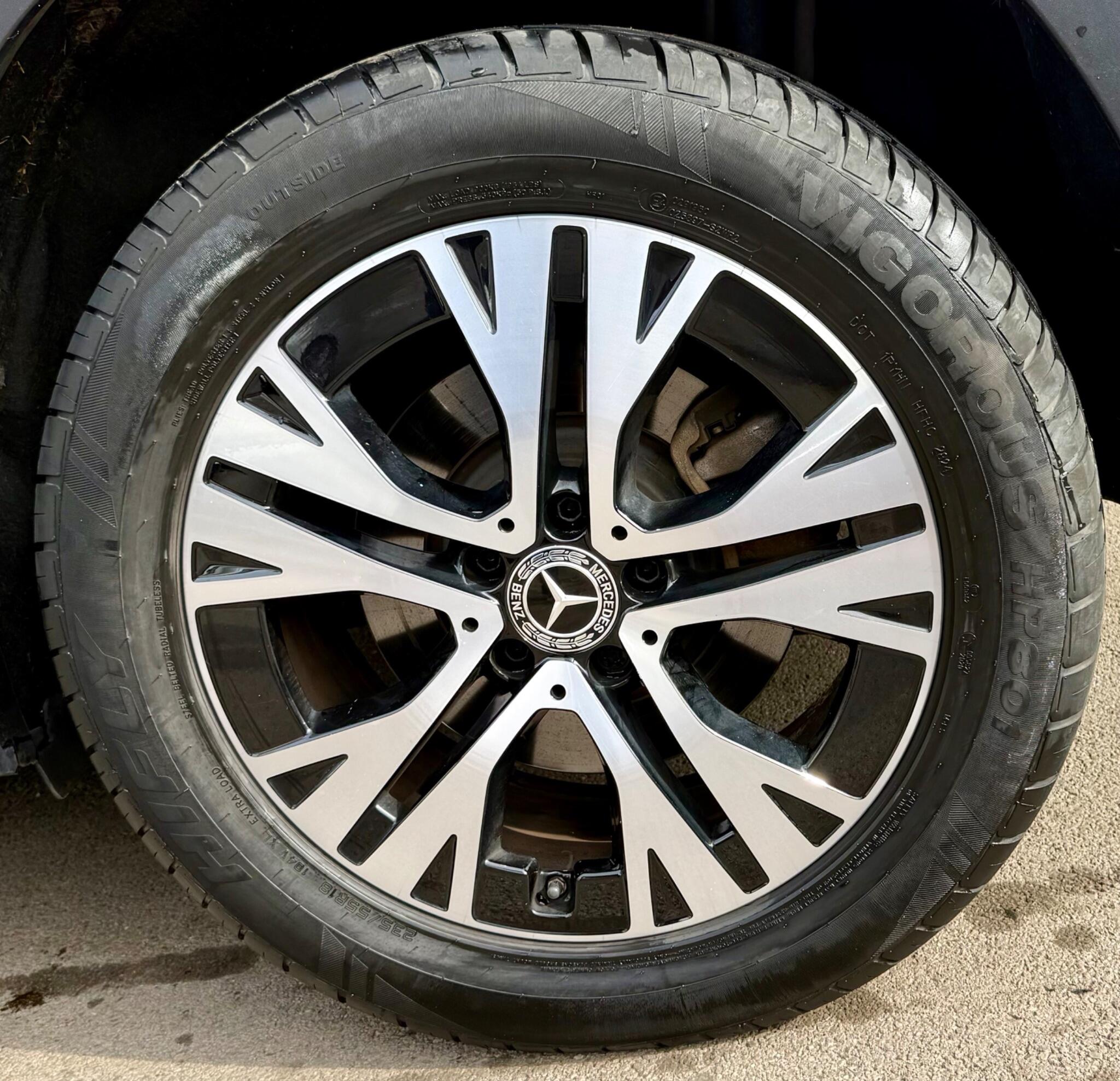 Mercedes-Benz GLB view 22