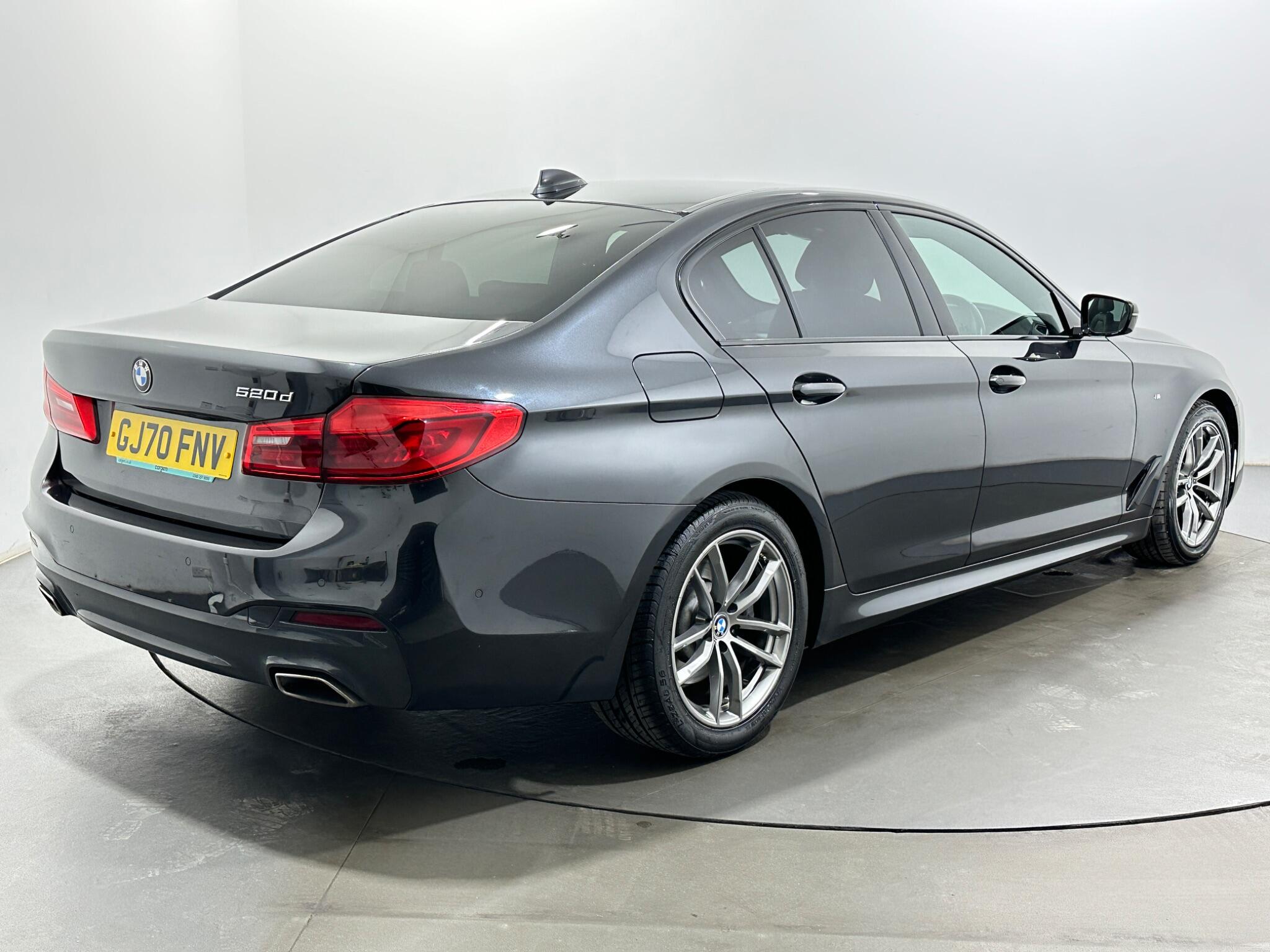 BMW 5 Series view 8