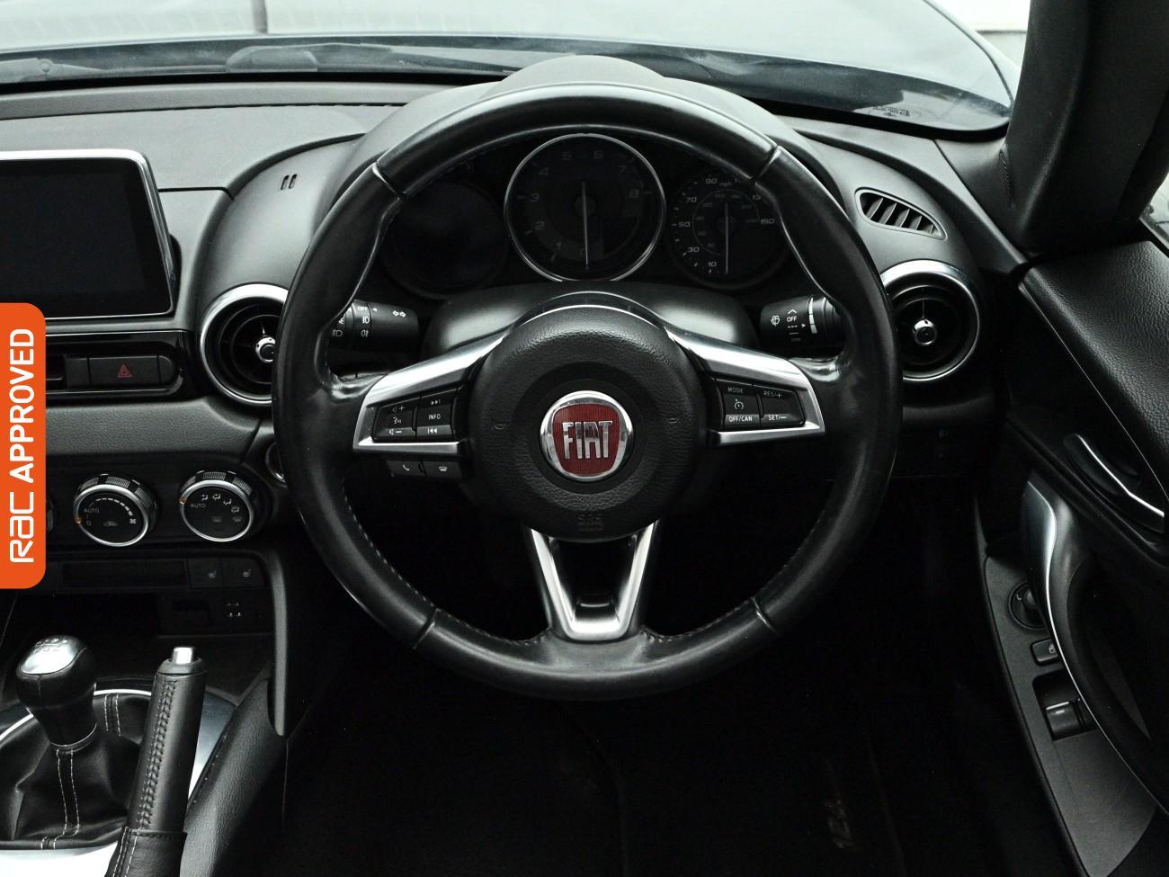Fiat 124 Spider view 9