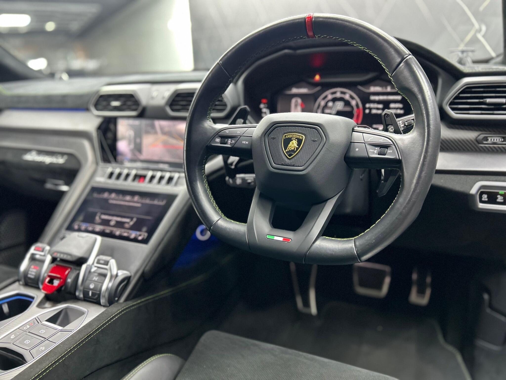 Lamborghini Urus view 42