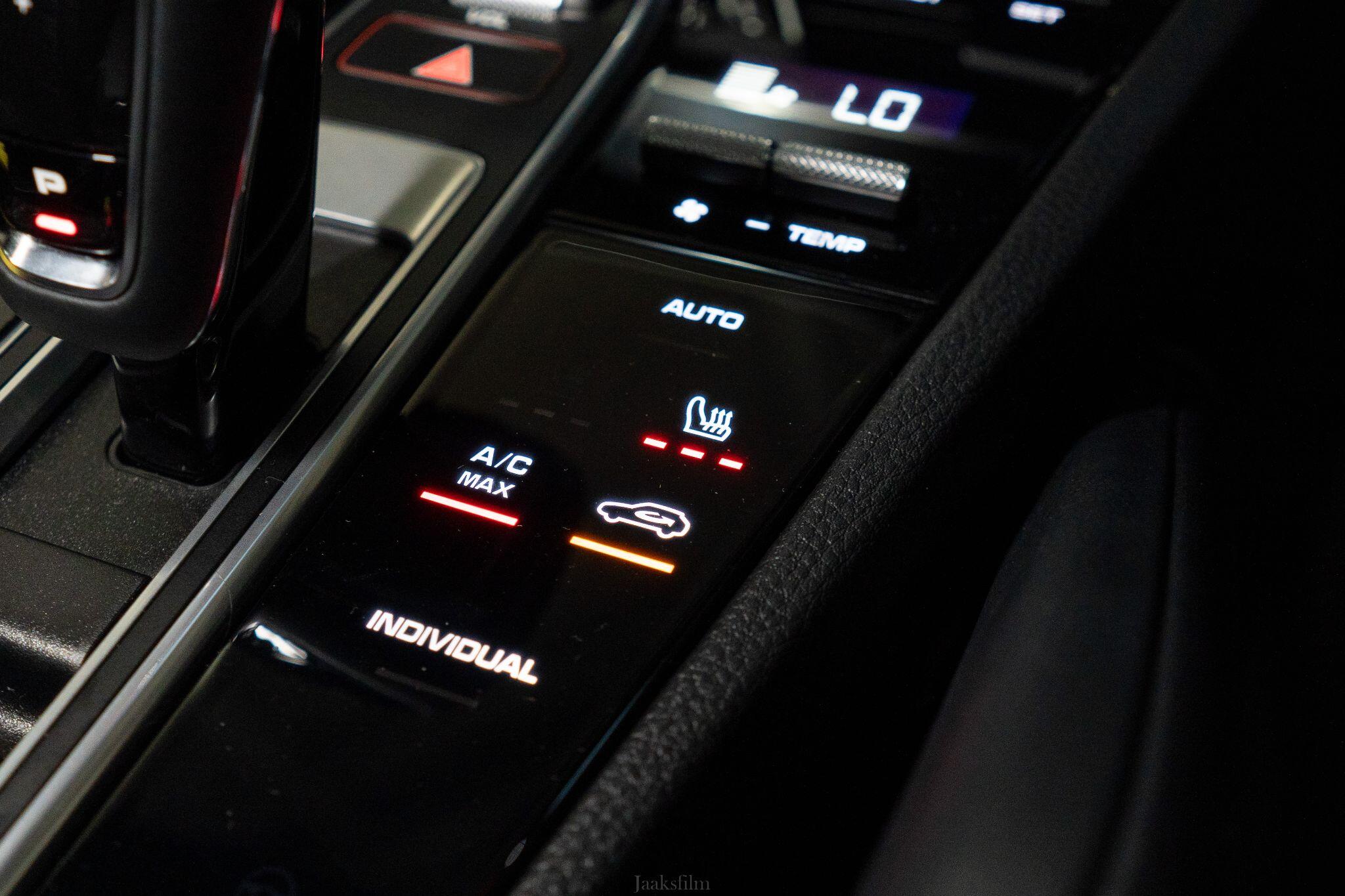 Porsche Cayenne view 29