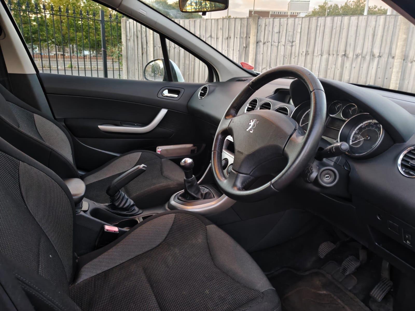 Peugeot 308 view 11