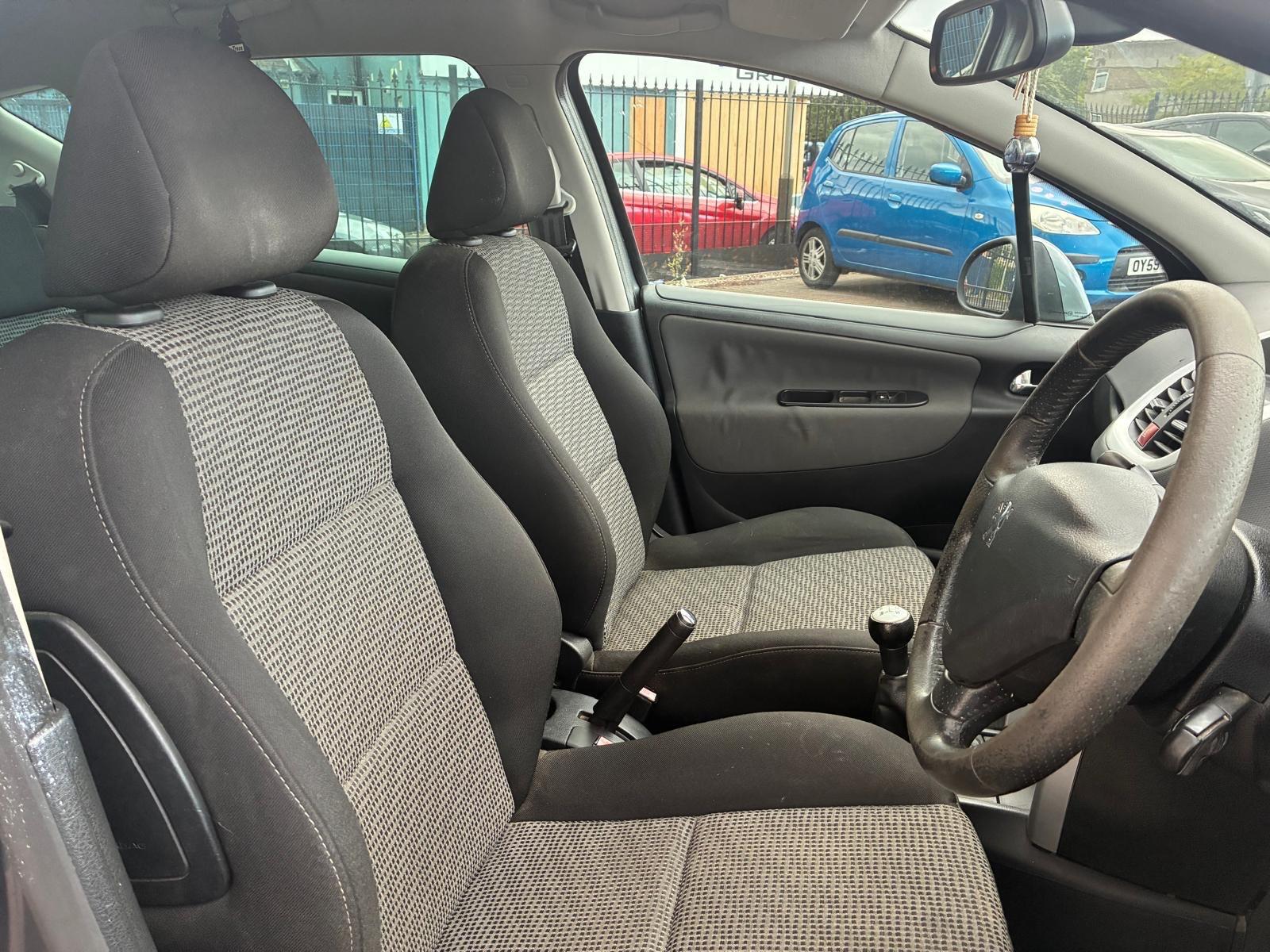 Peugeot 207 view 14
