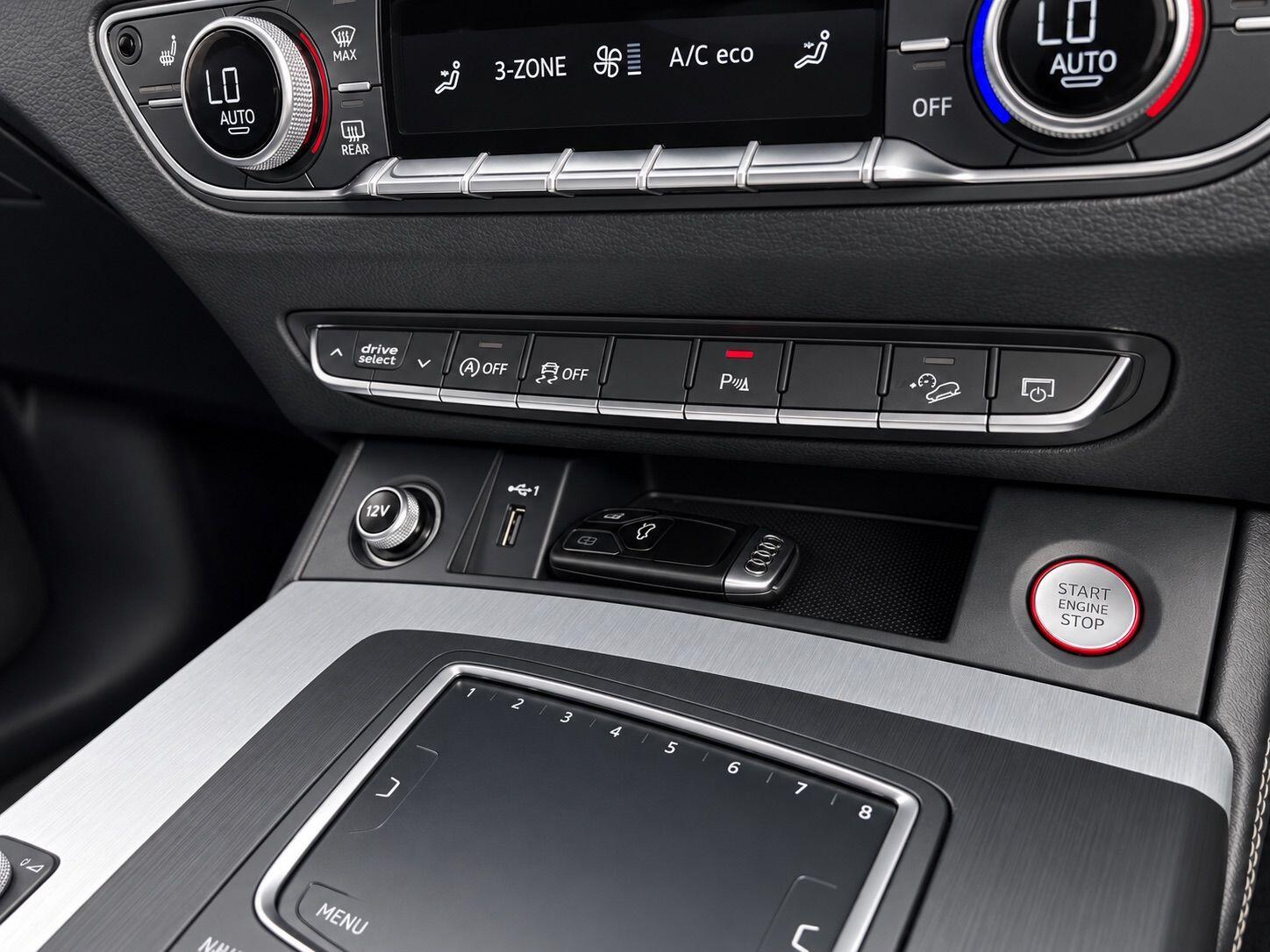 Audi SQ5 view 32