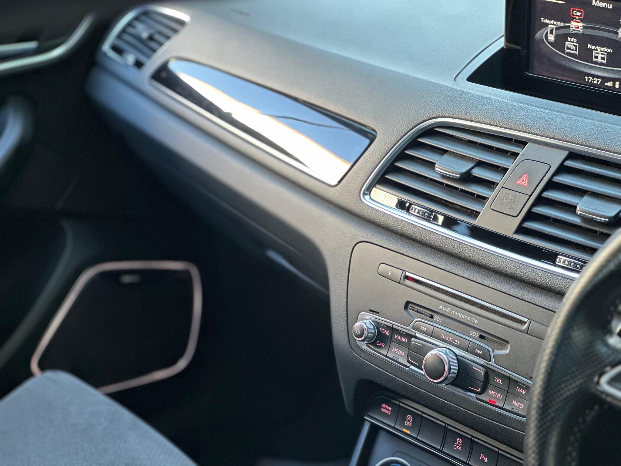 Audi Q3 view 26