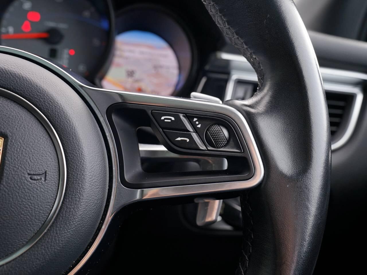 Porsche Macan view 26