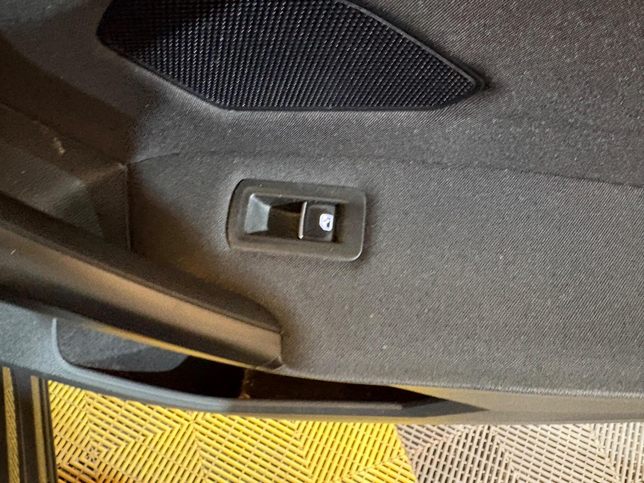 Volkswagen Tiguan view 45