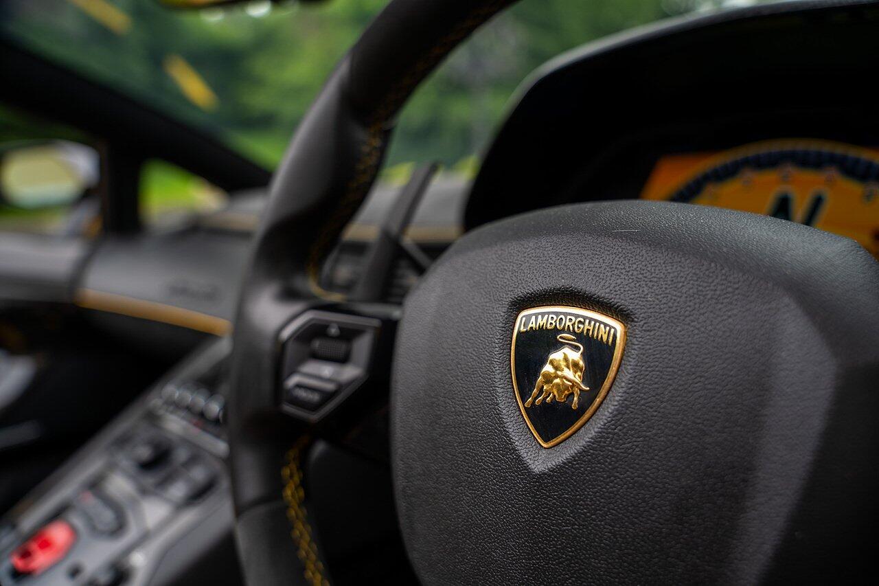 Lamborghini Aventador view 74