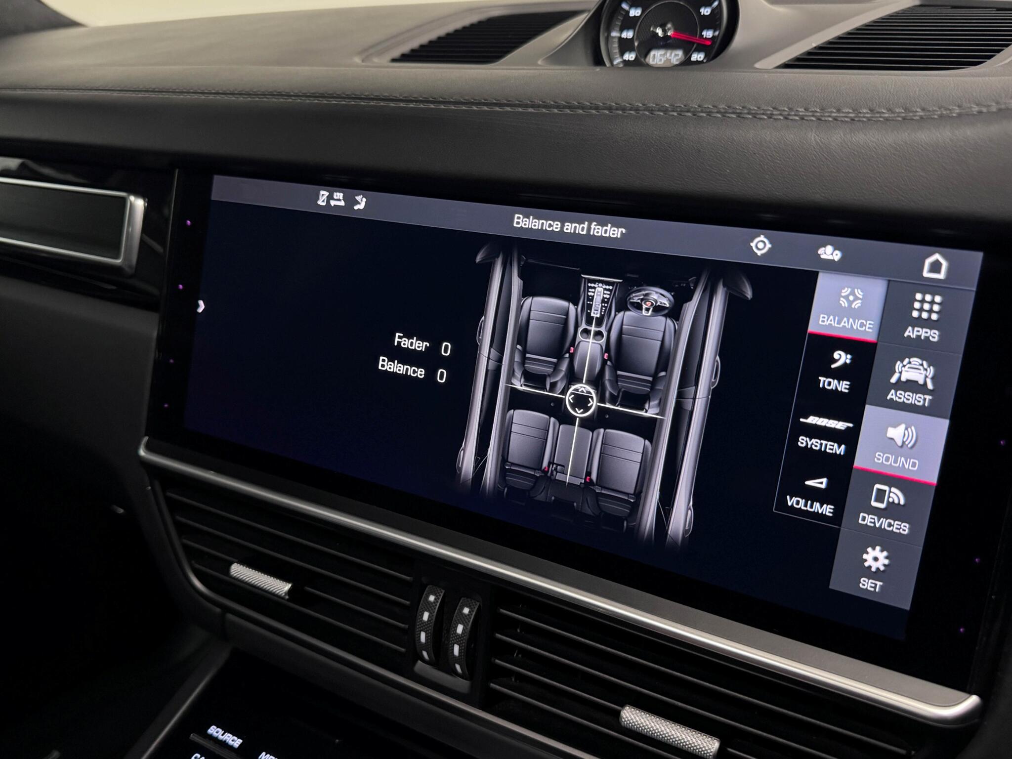 Porsche Cayenne view 76