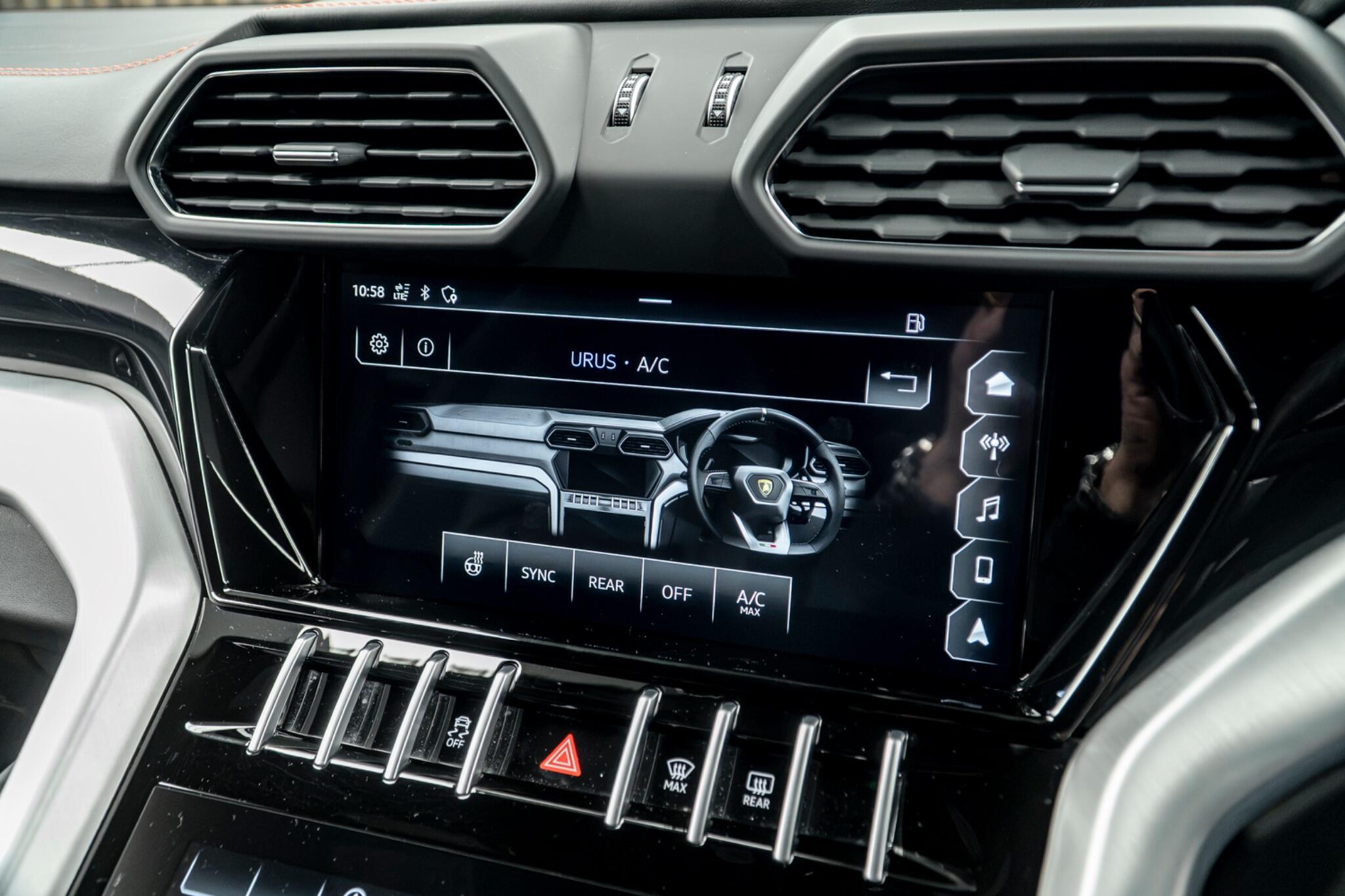 Lamborghini Urus view 31