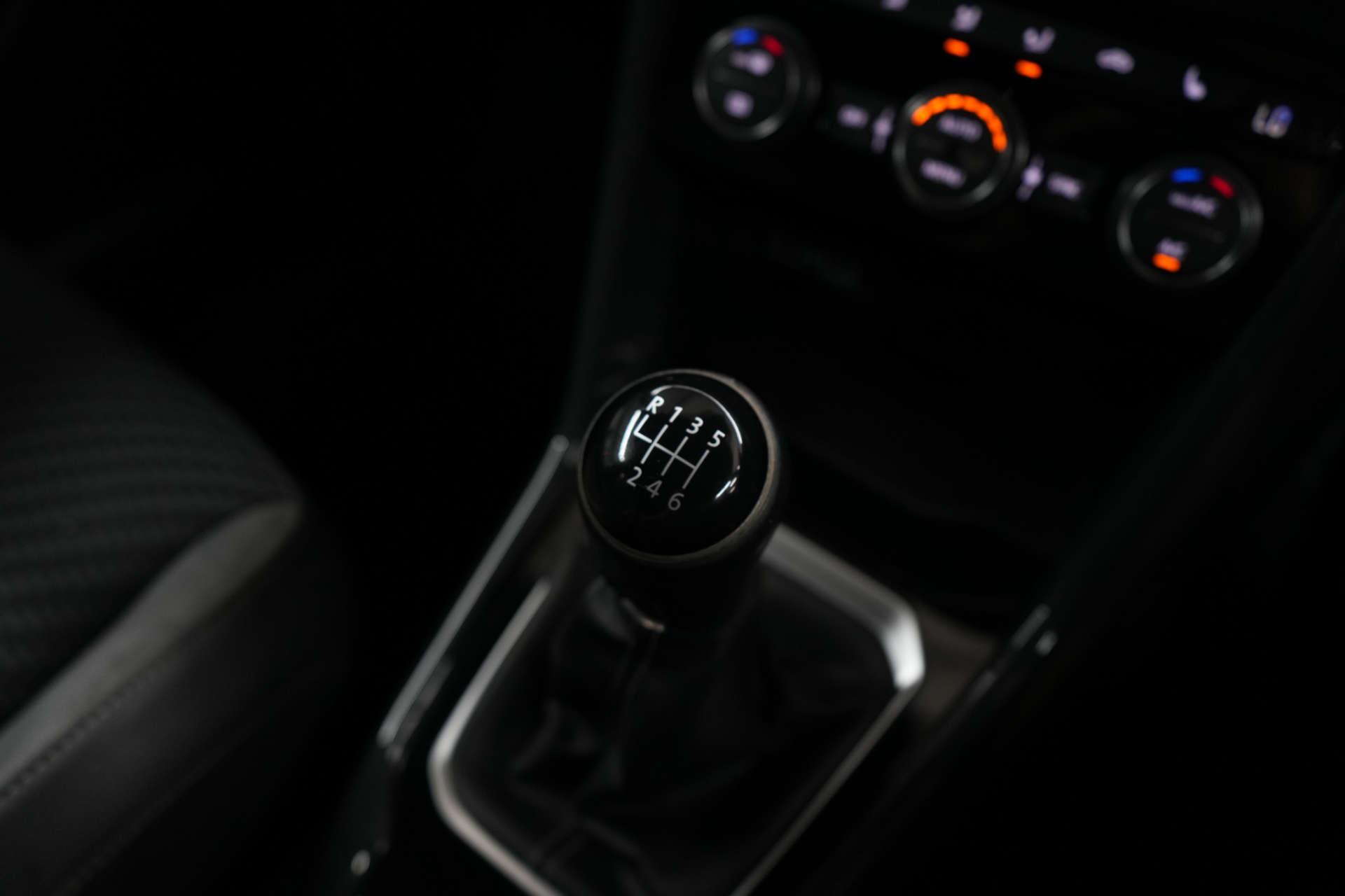 Volkswagen T-Roc view 26