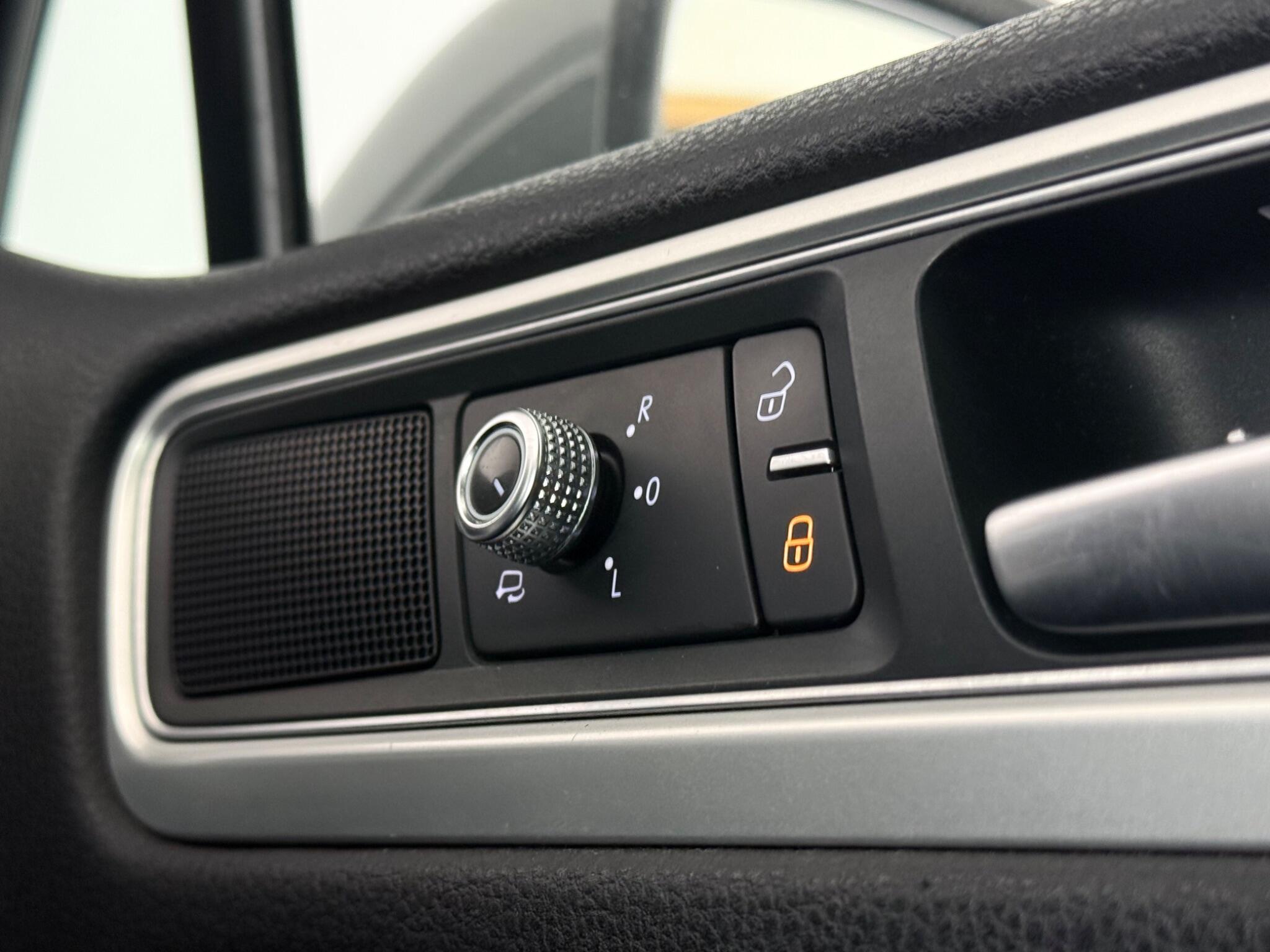 Volkswagen Touareg view 20