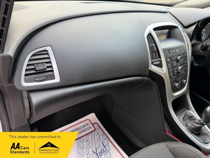 2015 Vauxhall Astra 1.4i SRi Euro 6 5dr • 24,139 miles image 41