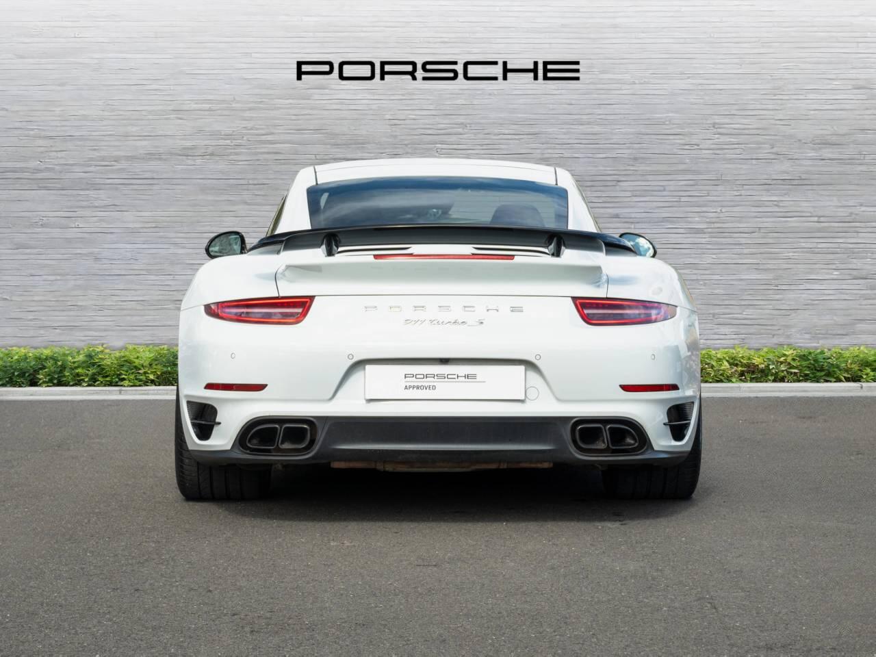 Porsche 911 view 7